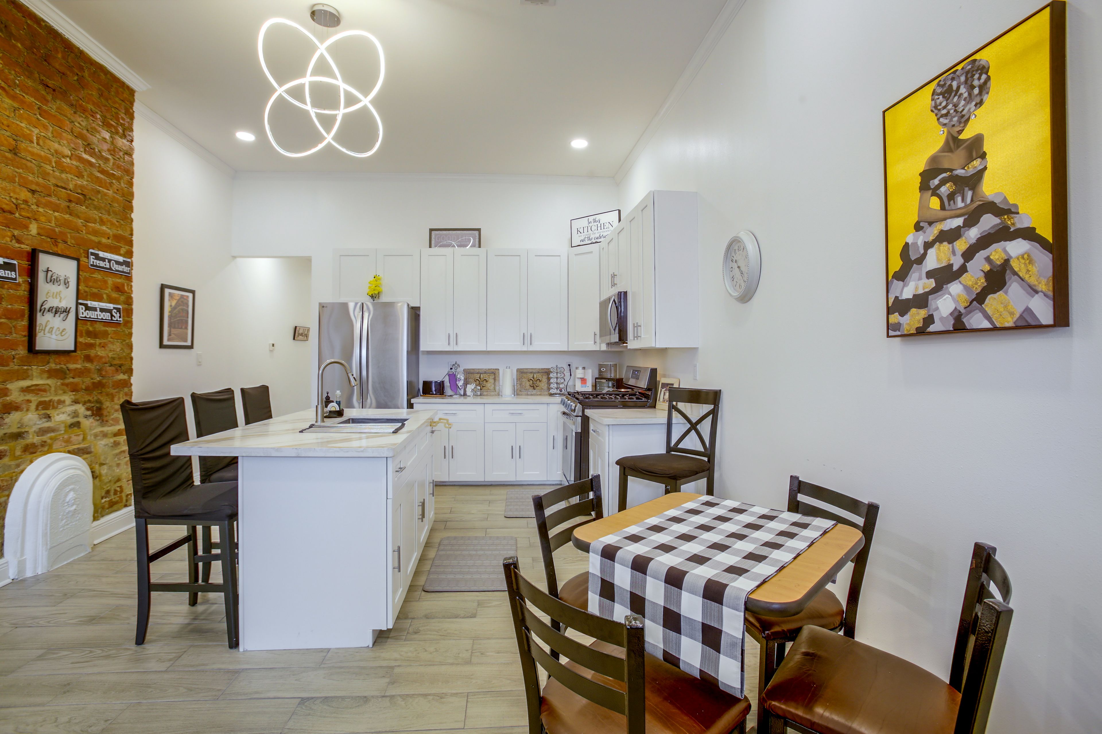 Kitchen | Dining Table