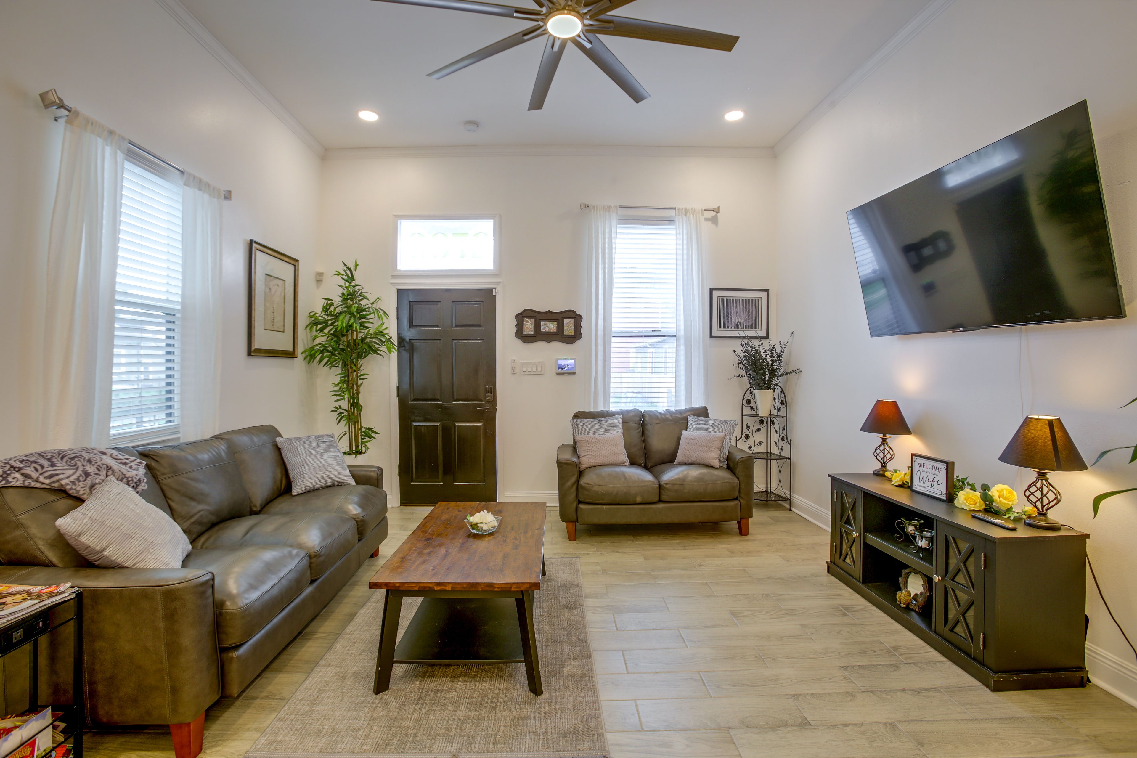 Living Room | Smart TV