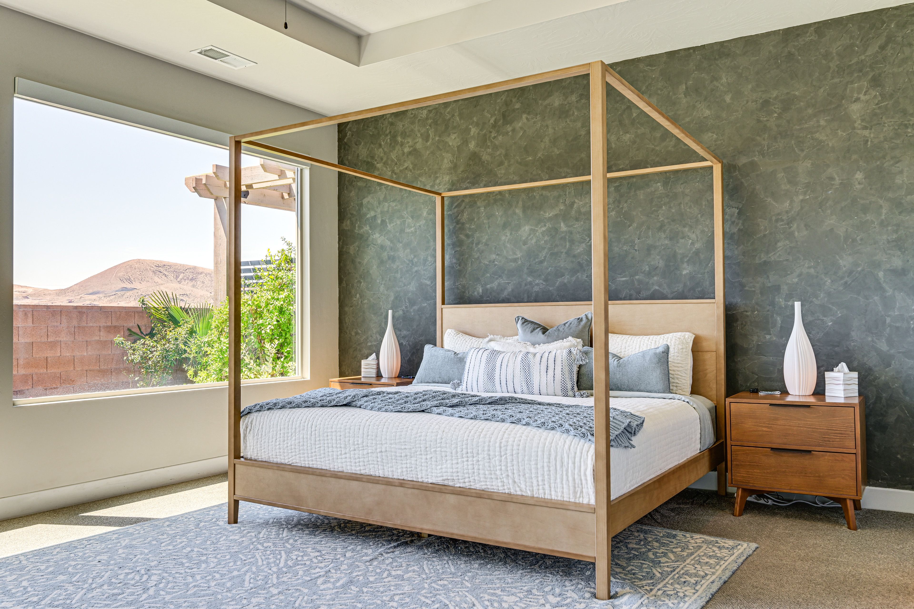 Bedroom 1 | King Bed