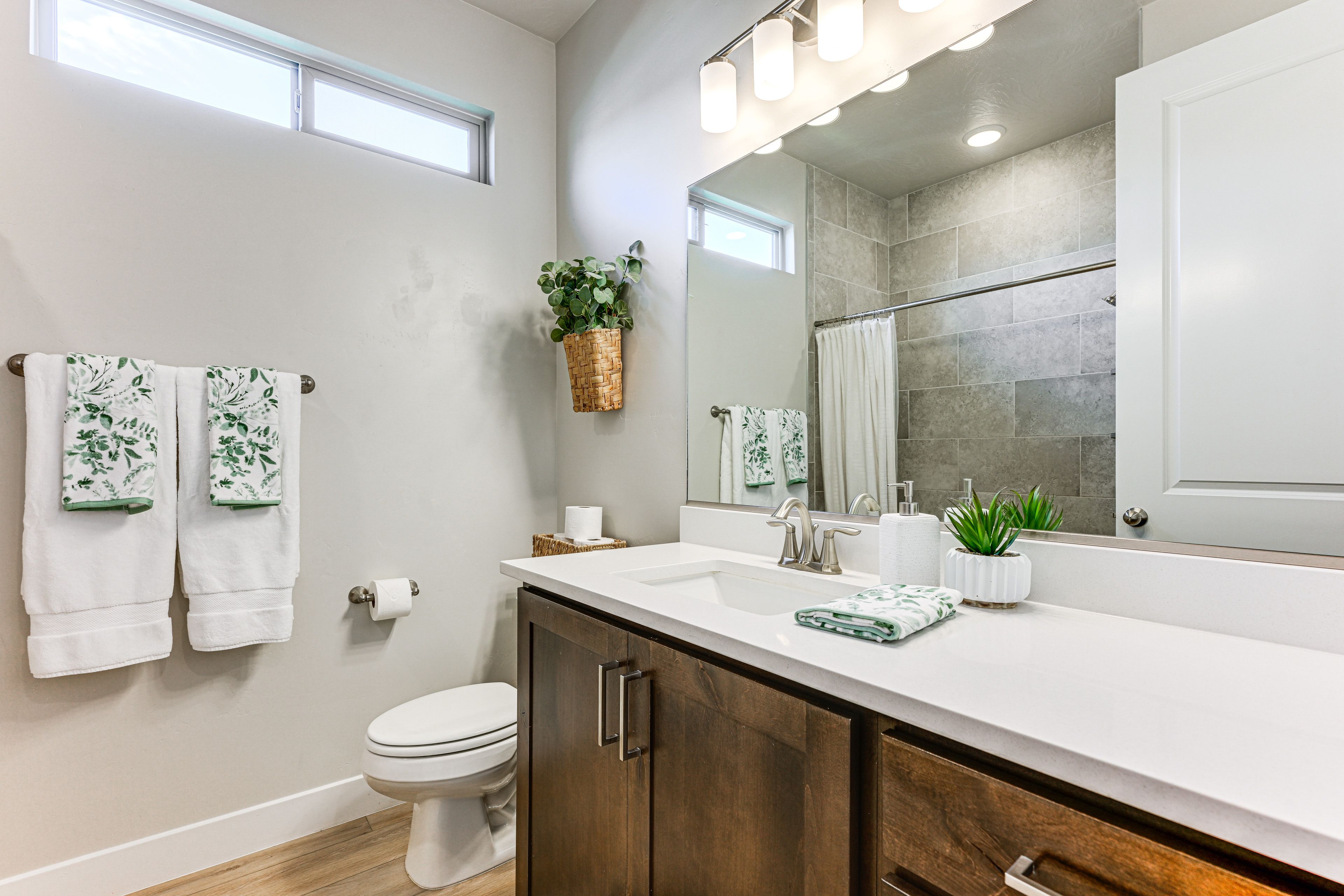 Full Bathroom