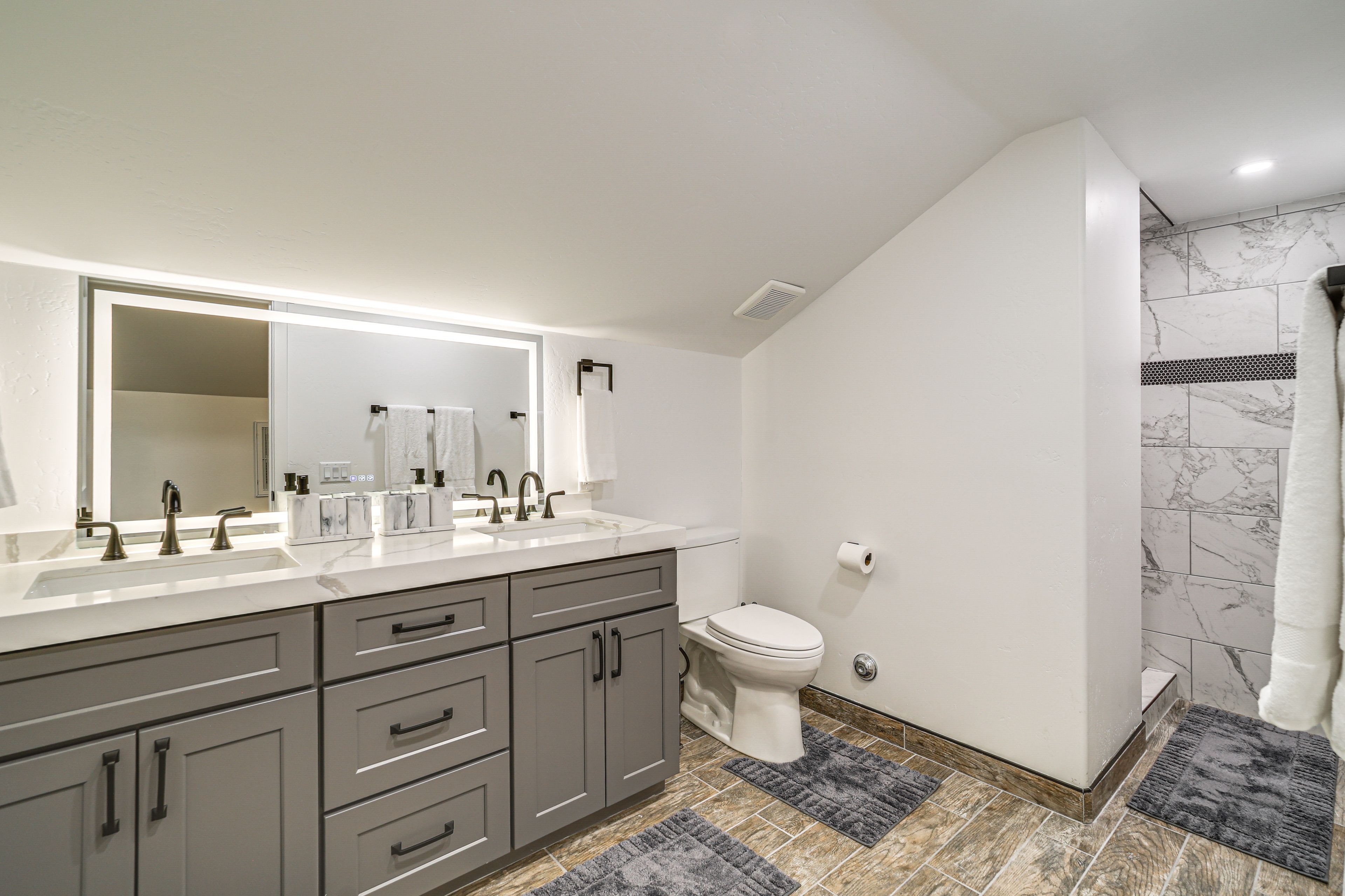 Bathroom | 3rd Floor