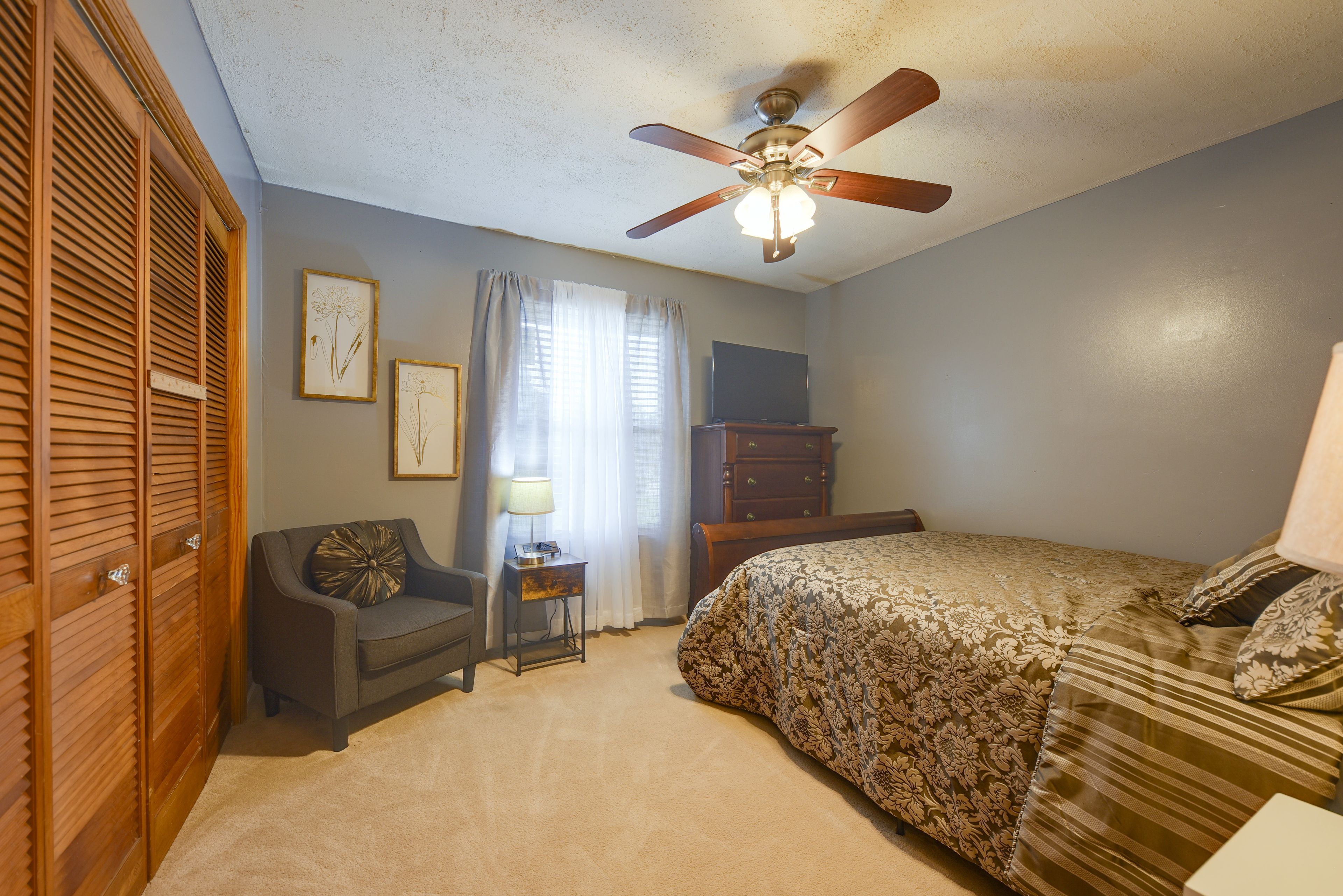 Bedroom 1 | Queen Bed