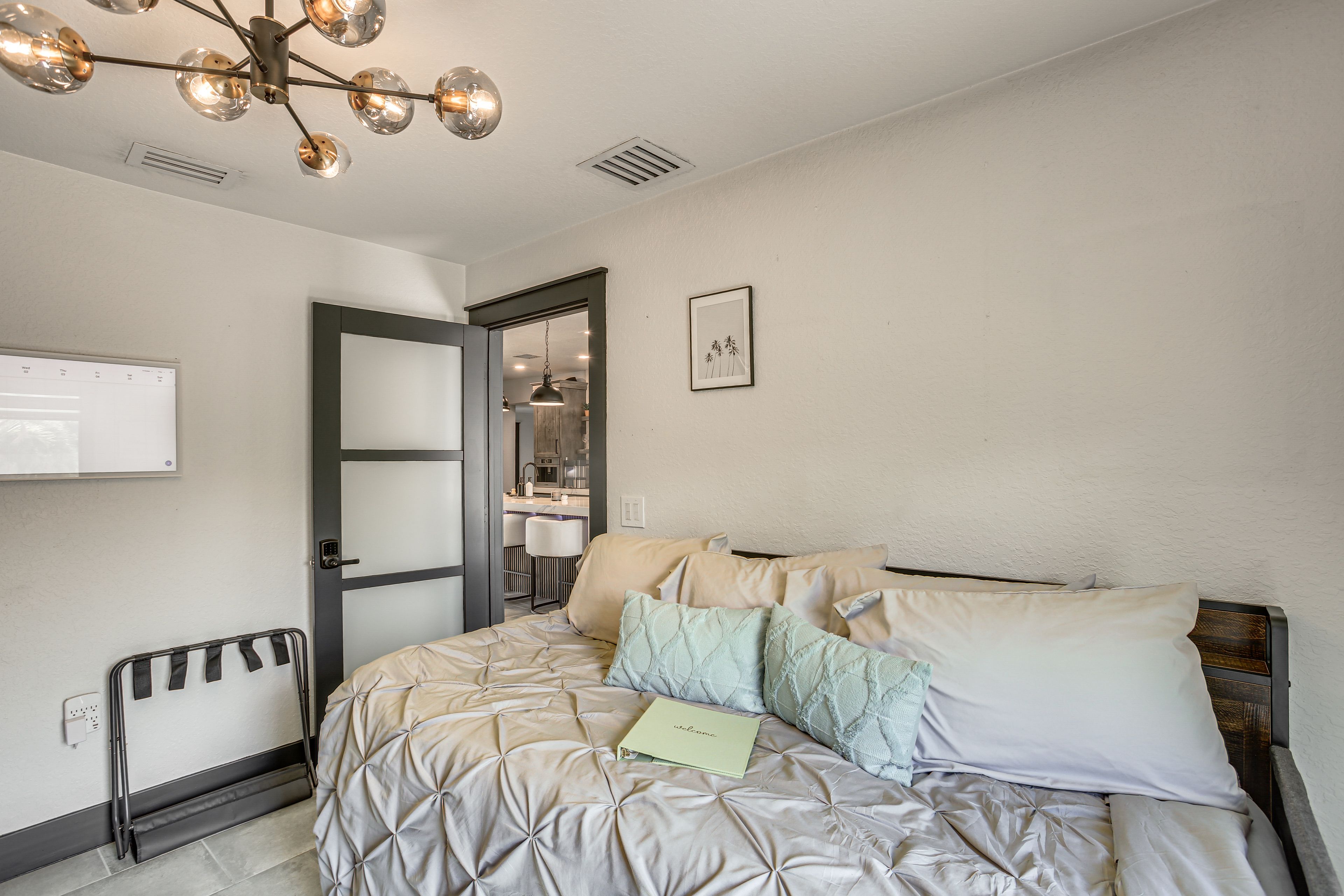 Bedroom 4 | Twin Daybed w/ Twin Trundle