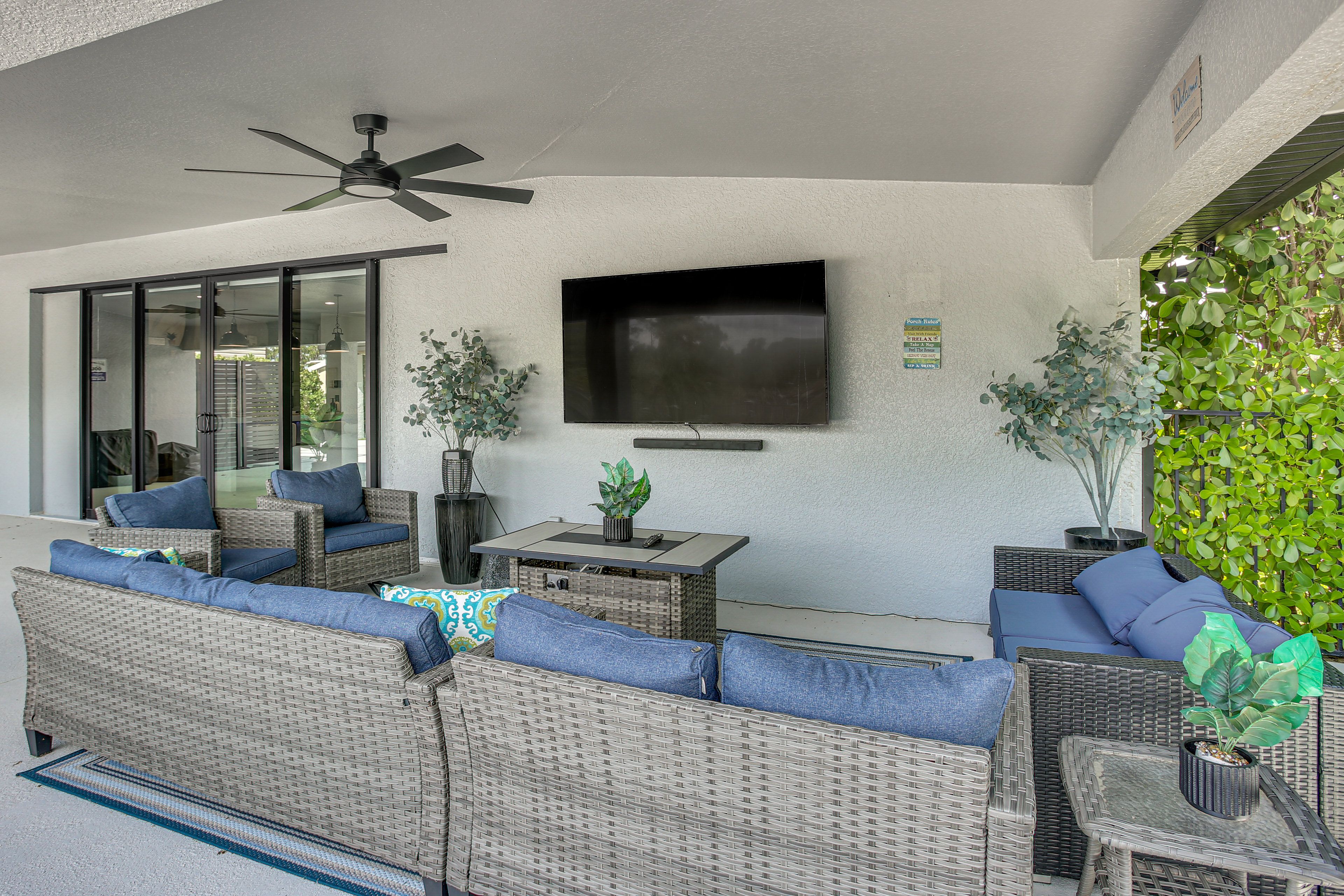 Covered Patio | Fire Table