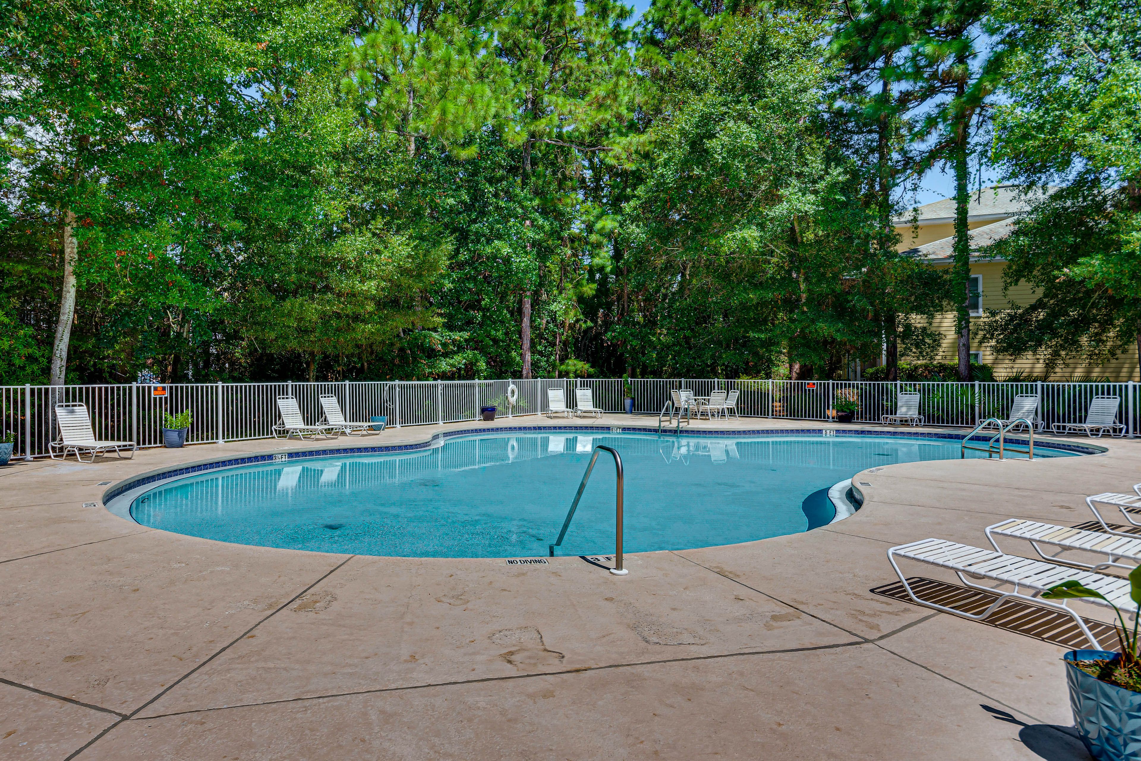 Pointe of View Condos | Community Amenities