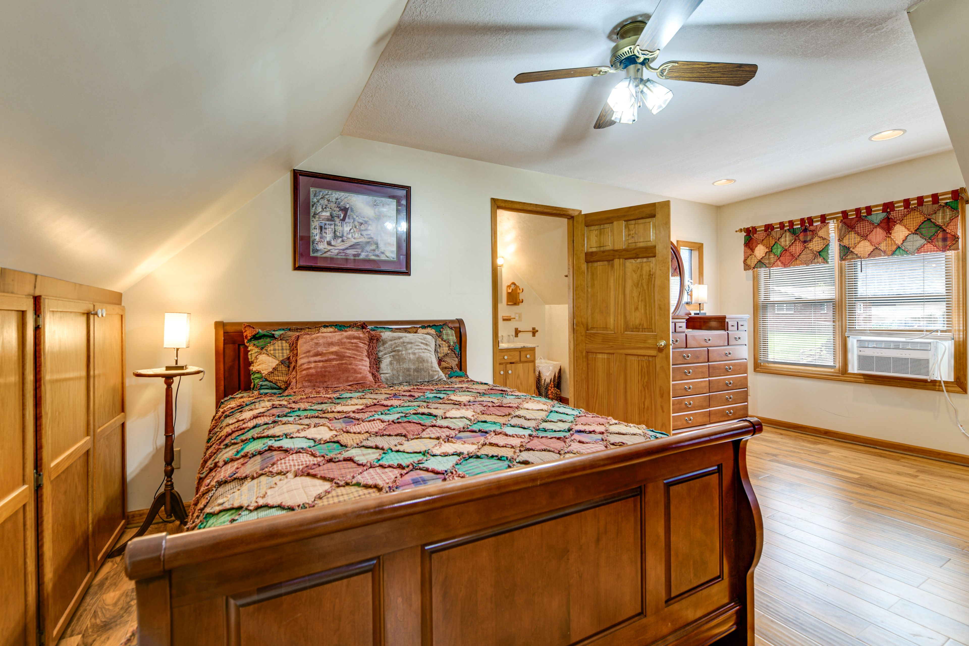Bedroom 2 | Full Bed | Upper Level