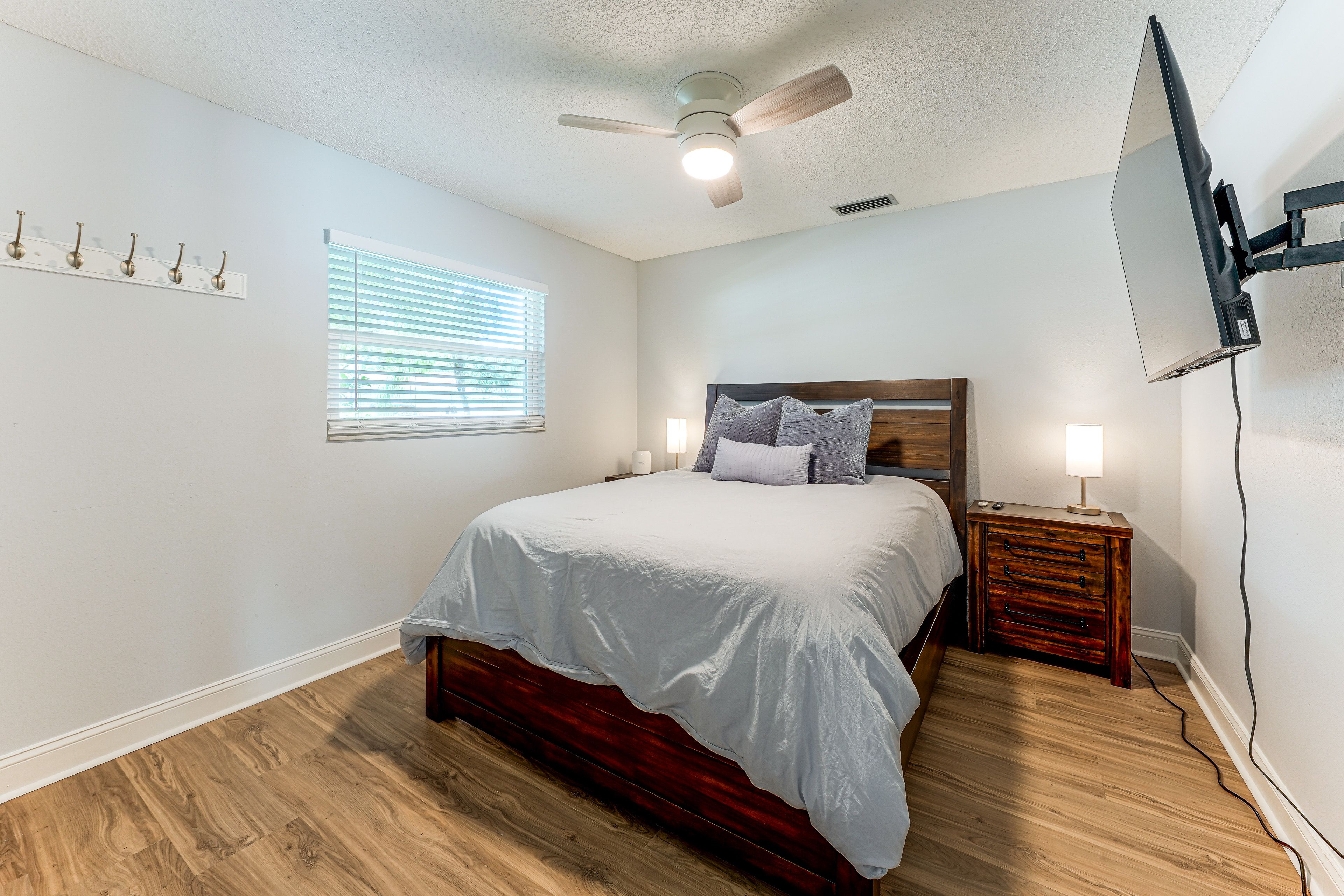 Bedroom 2 | Queen Bed