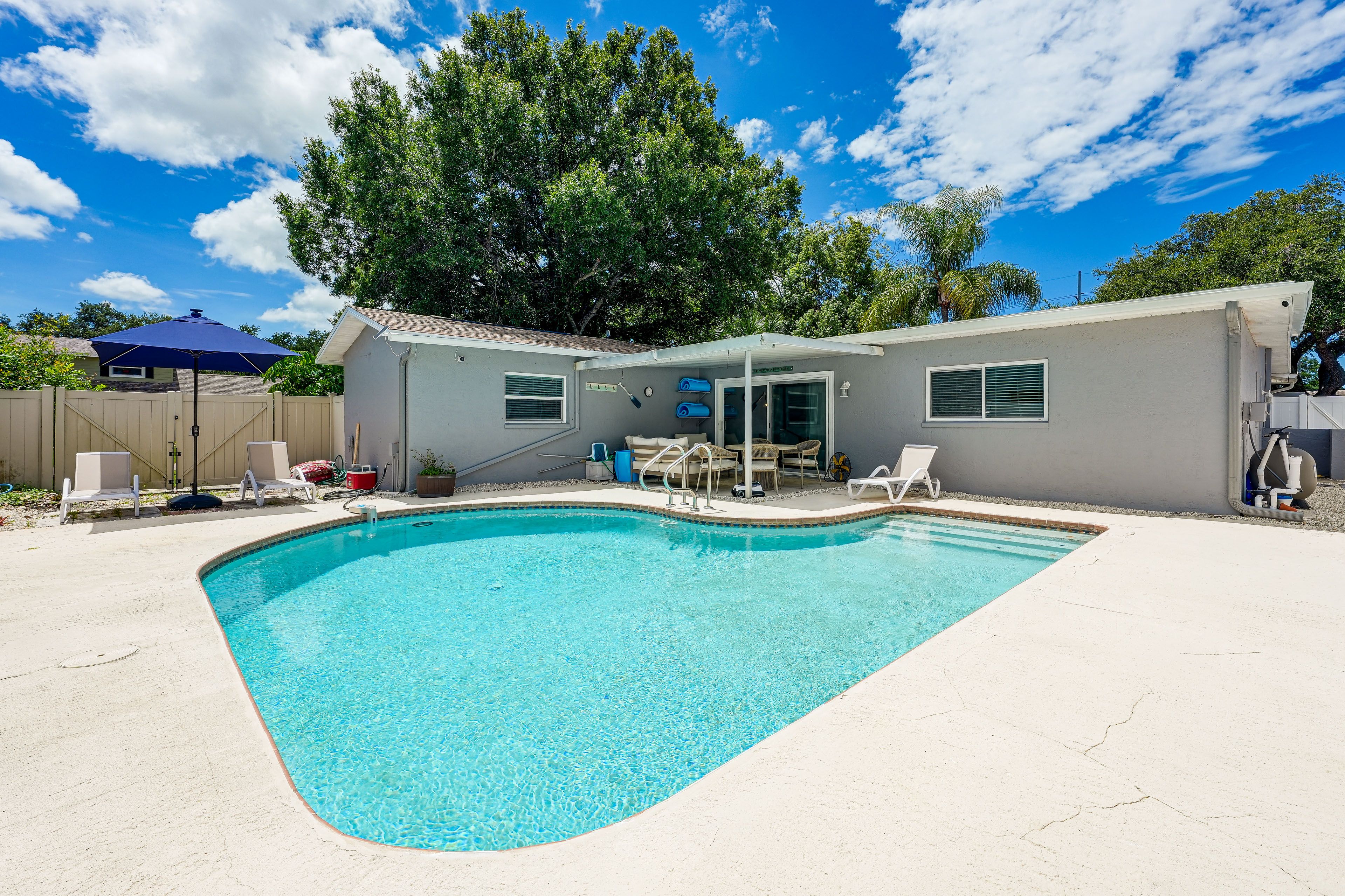 Seminole Vacation Rental | 3BR | 2BA | 1,750 Sq Ft | Threshold Step to Enter