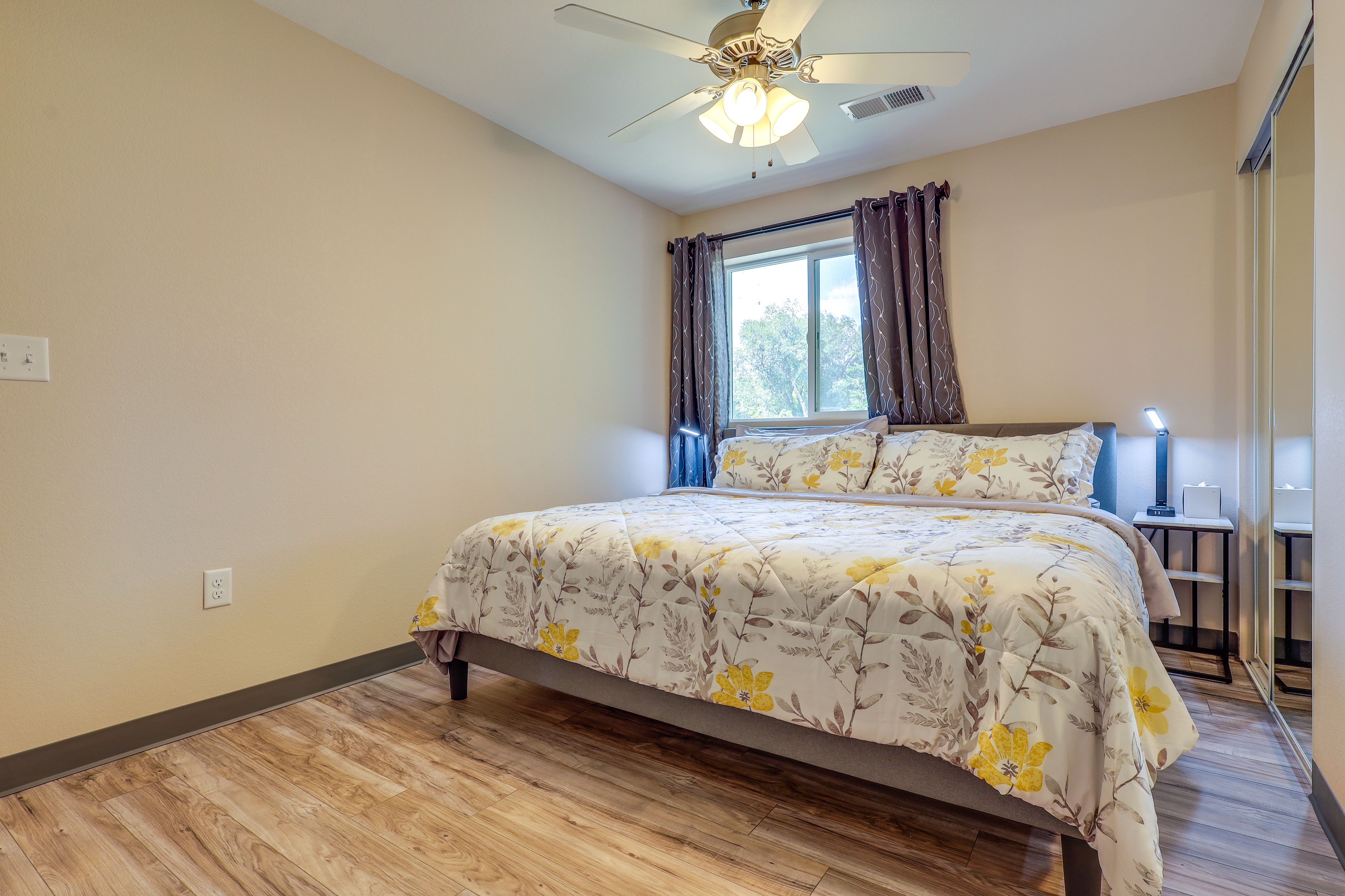 Bedroom 2 | Queen Bed