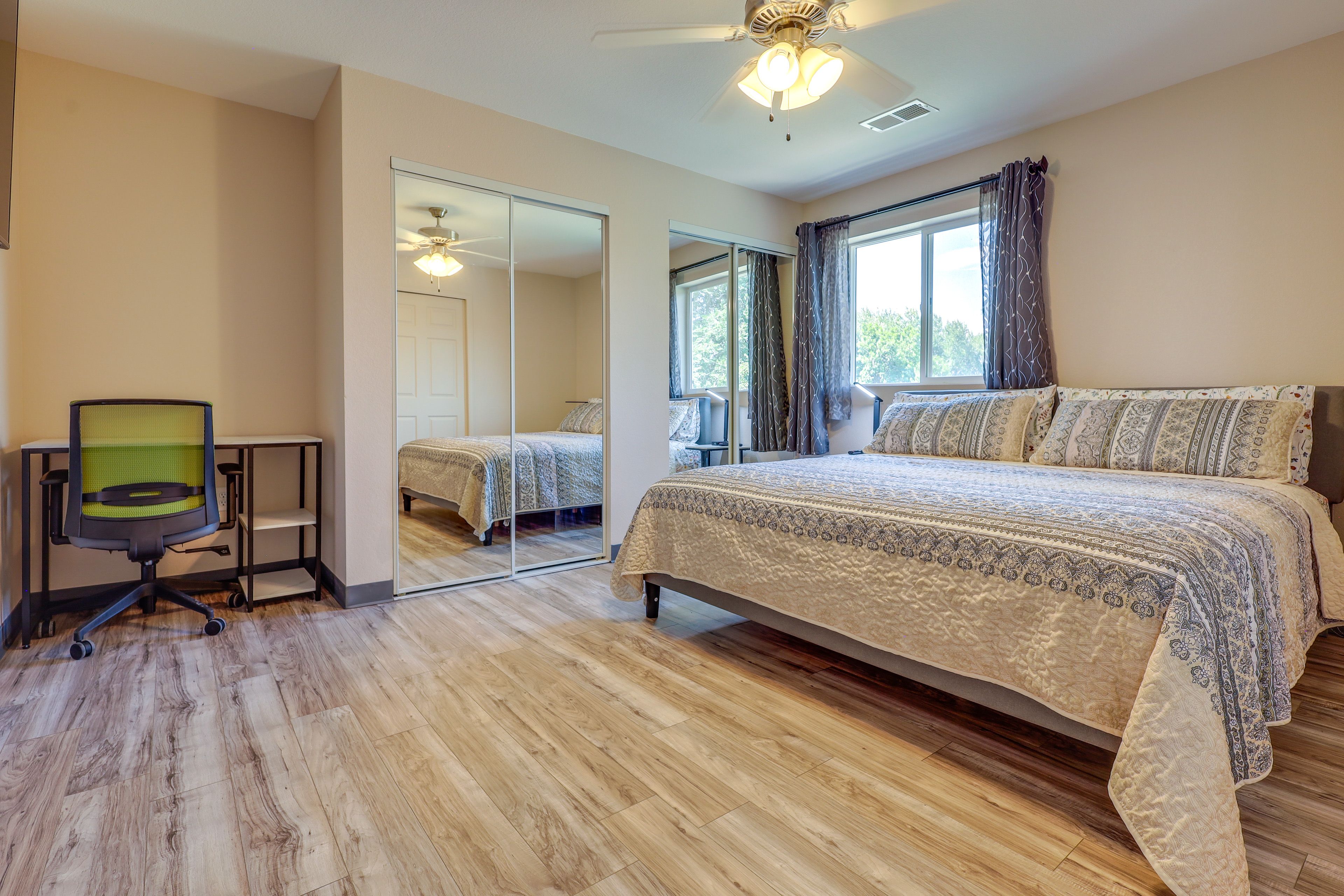 Bedroom 1 | King Bed