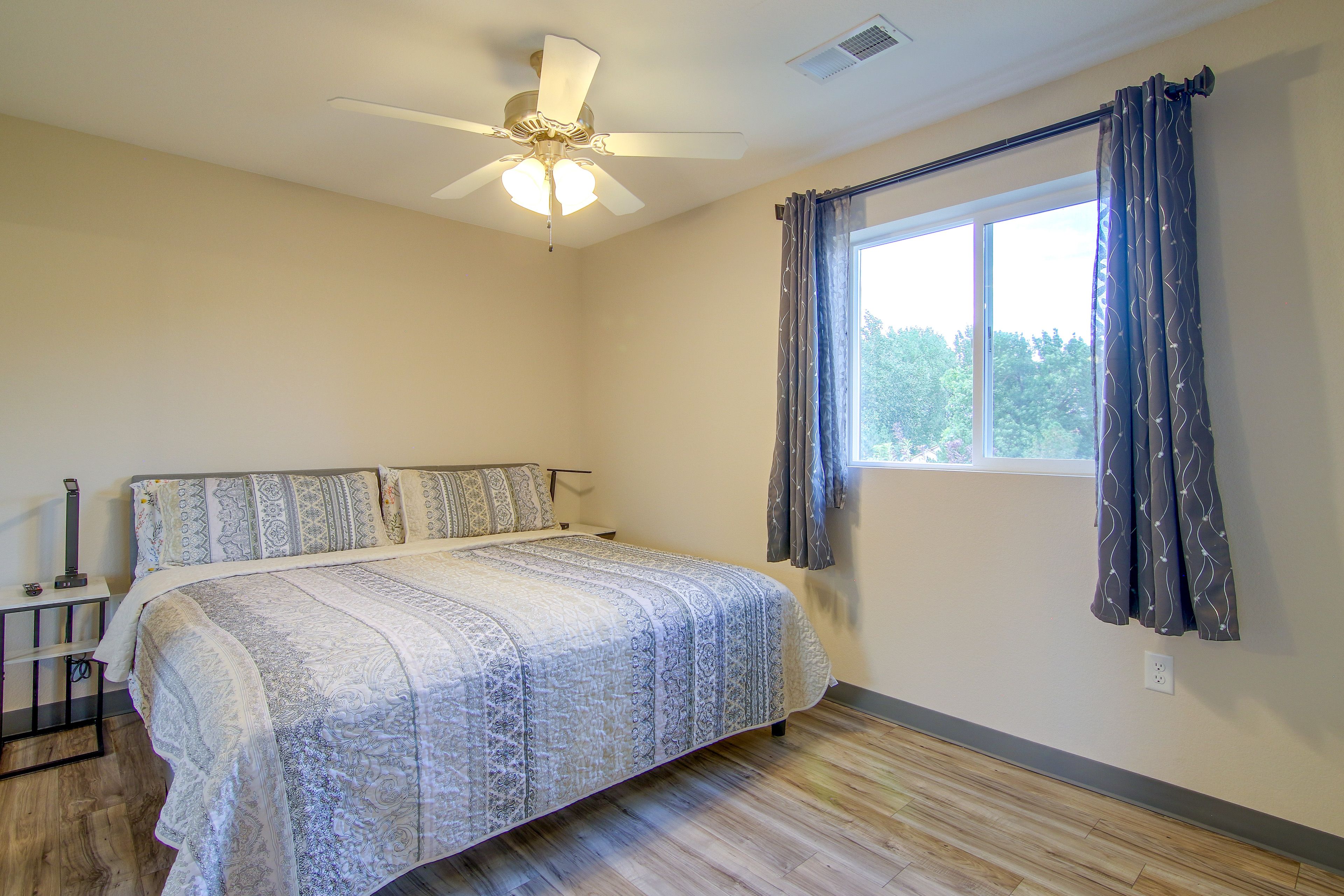 Bedroom | King Bed