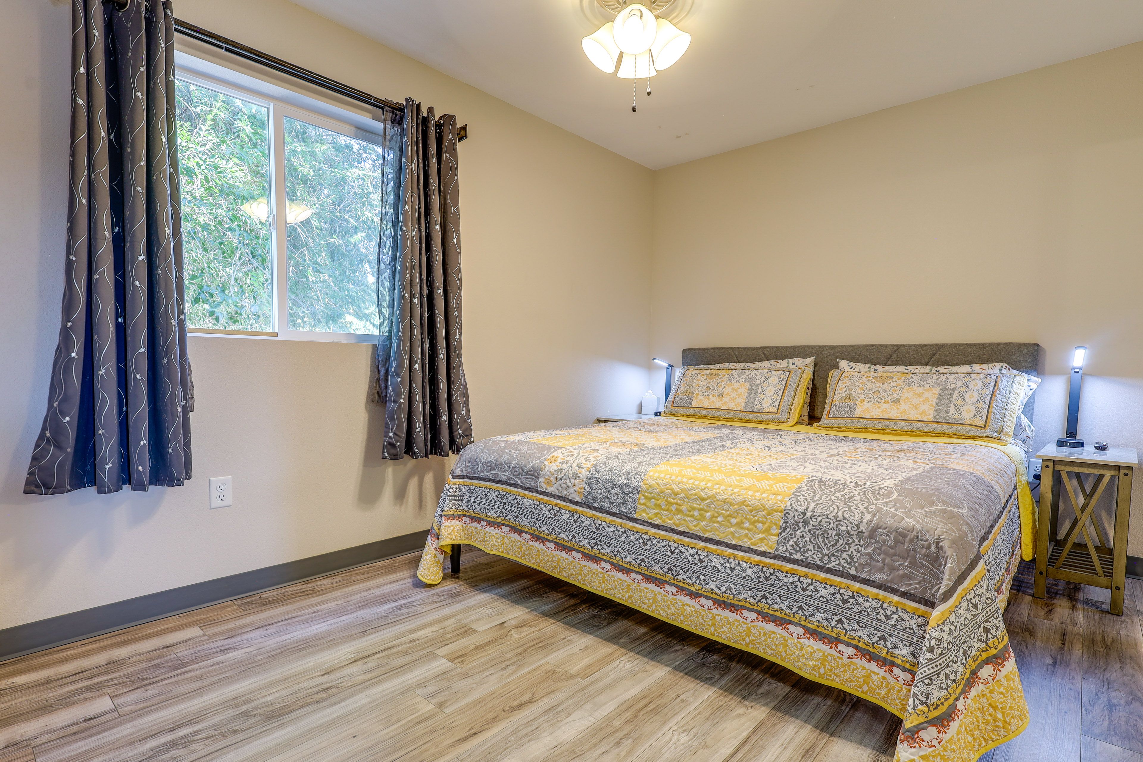 Bedroom | King Bed