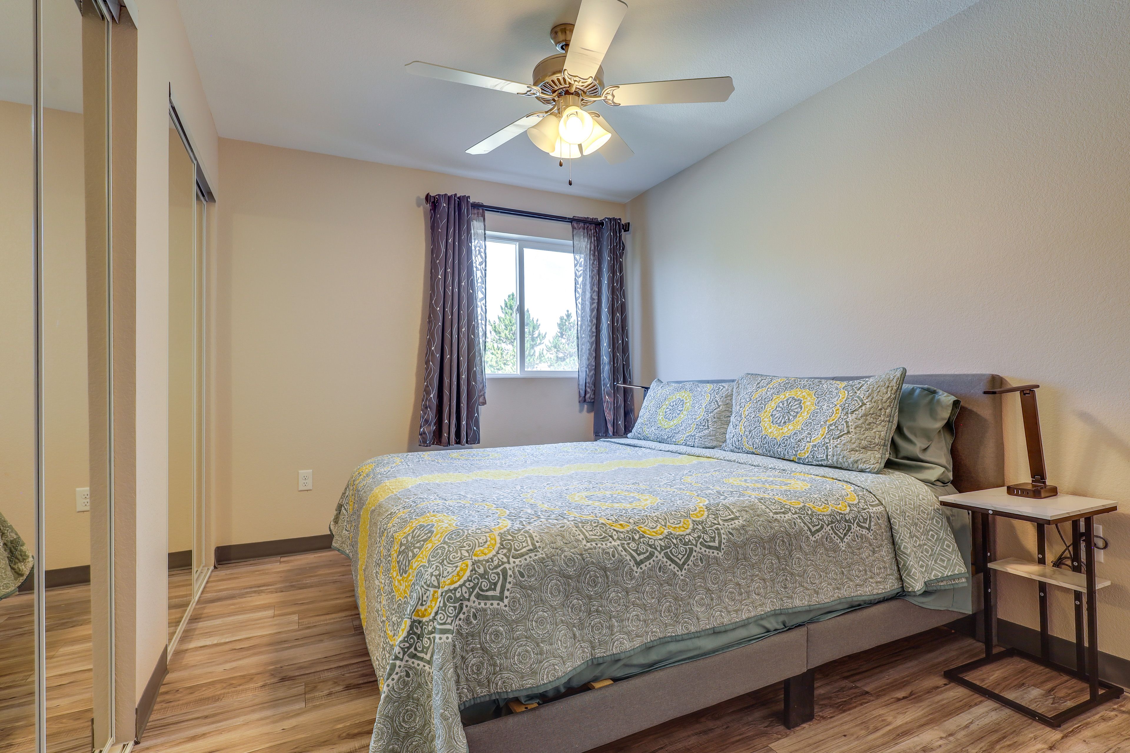 Bedroom 2 | Queen Bed