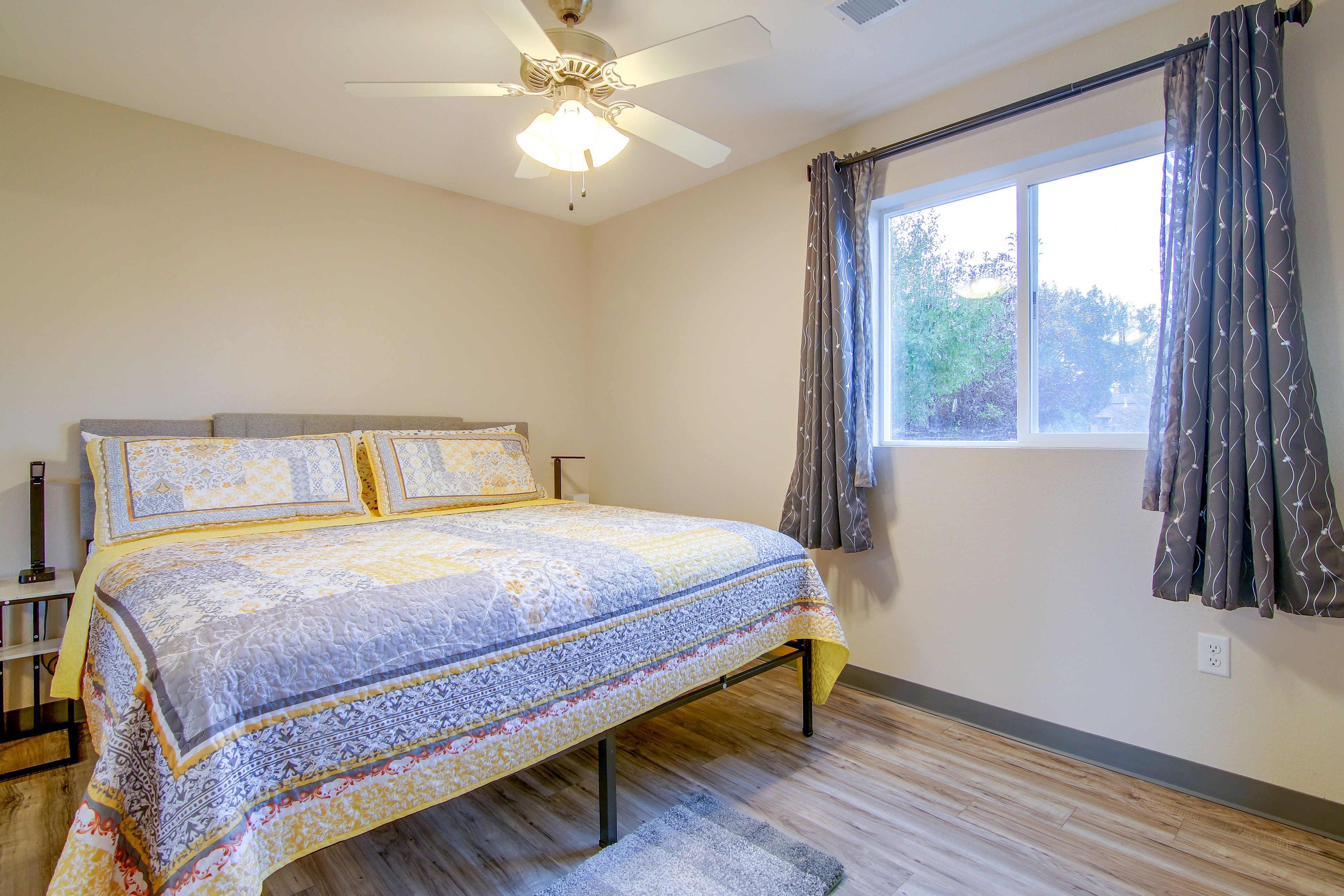 Bedroom | King Bed