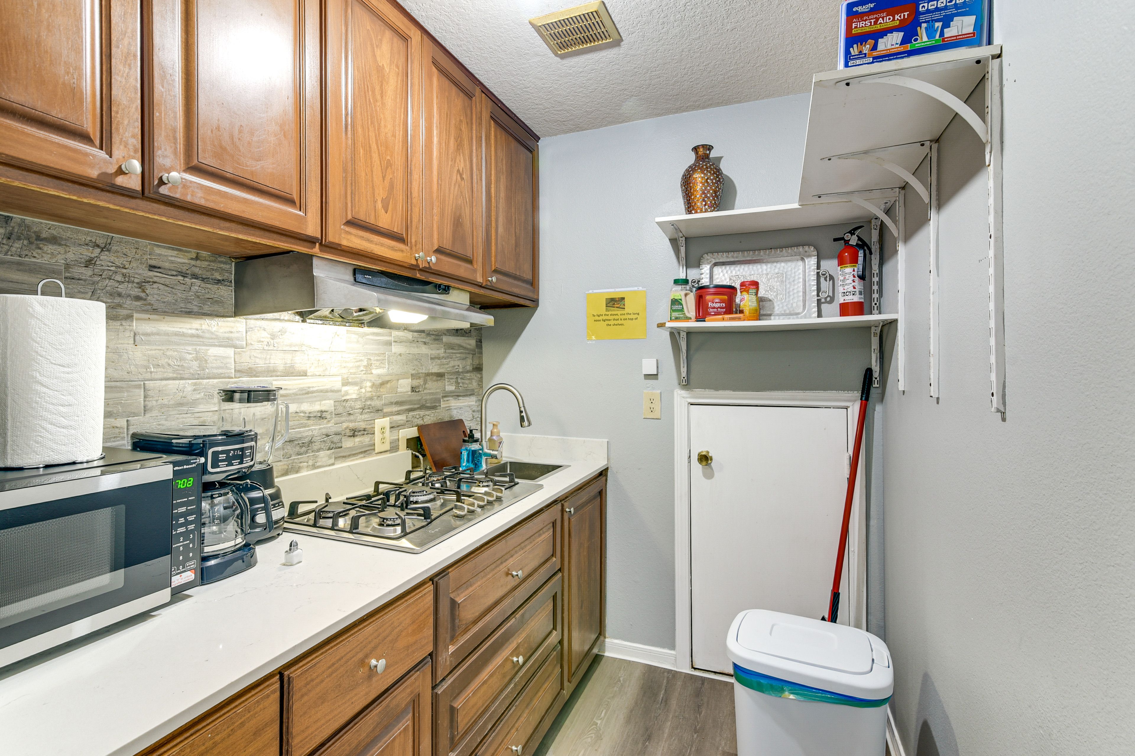 Kitchenette | Upper Level