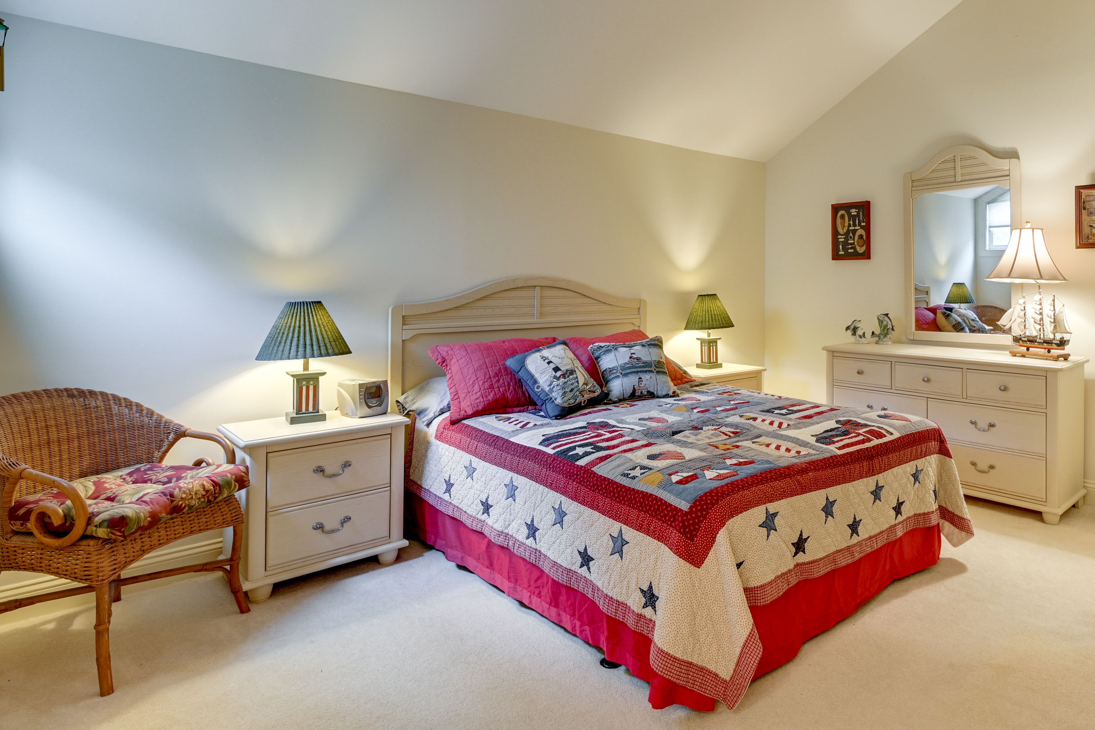 Bedroom 2 | Queen Bed | 2nd Floor