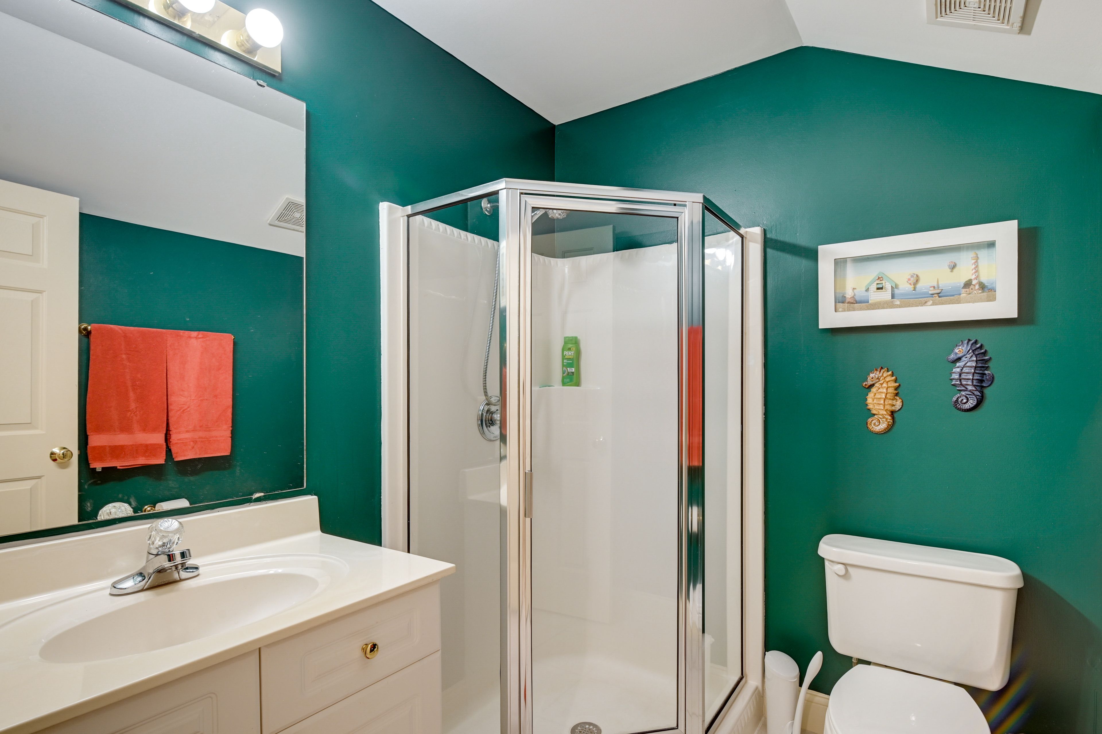 Full Bathroom | 2nd Floor