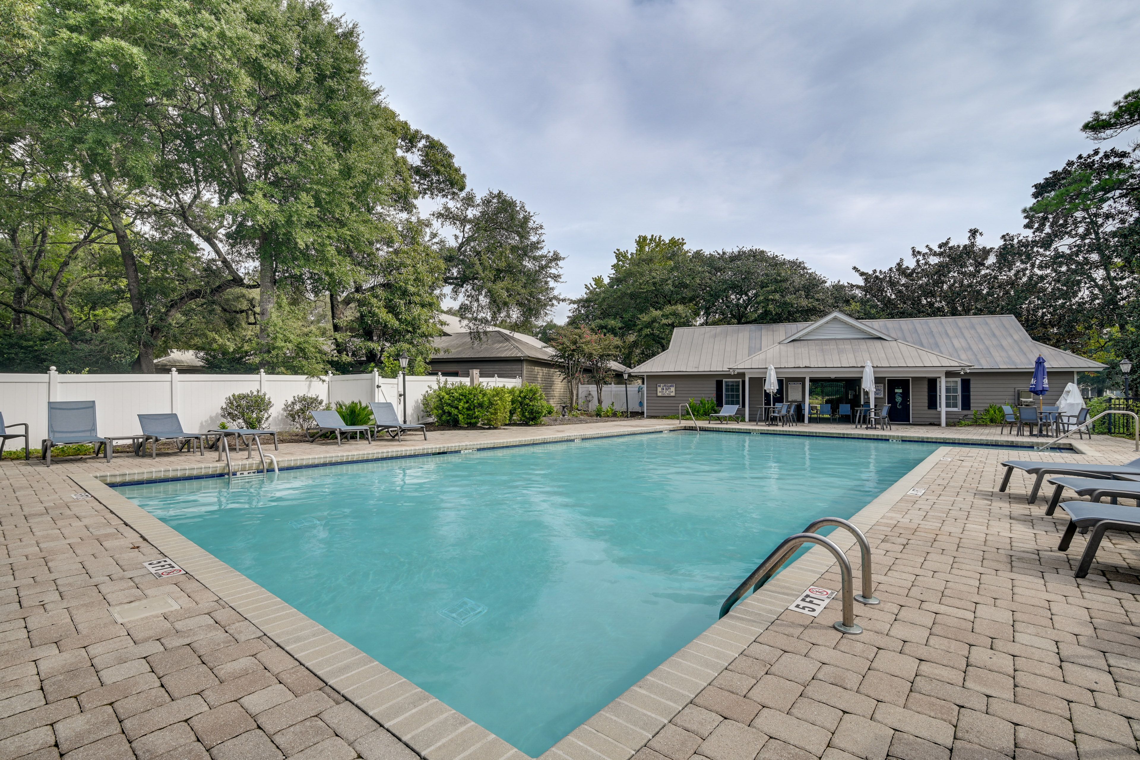 Pawley's Plantation | Community Pool