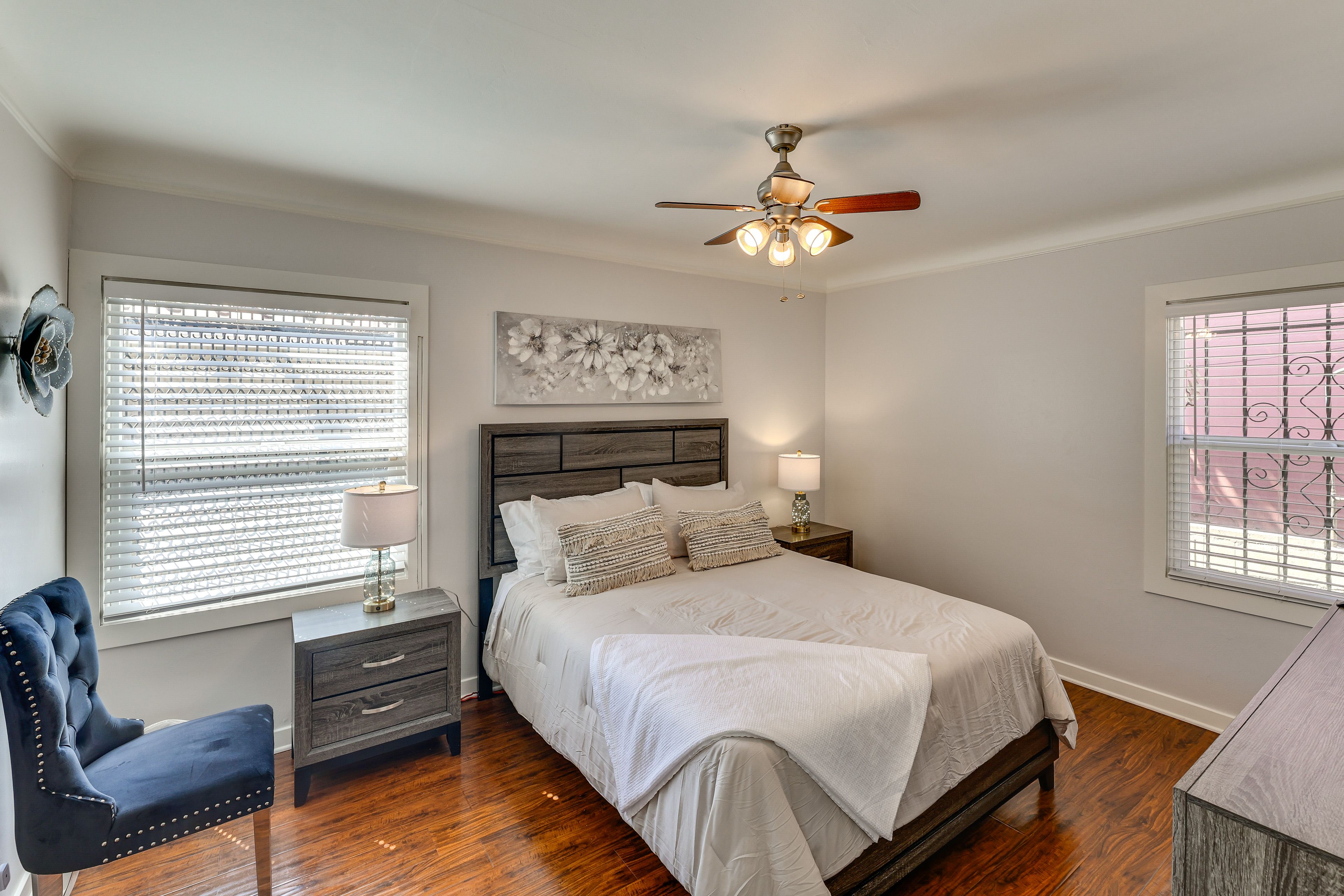 Bedroom | Queen Bed