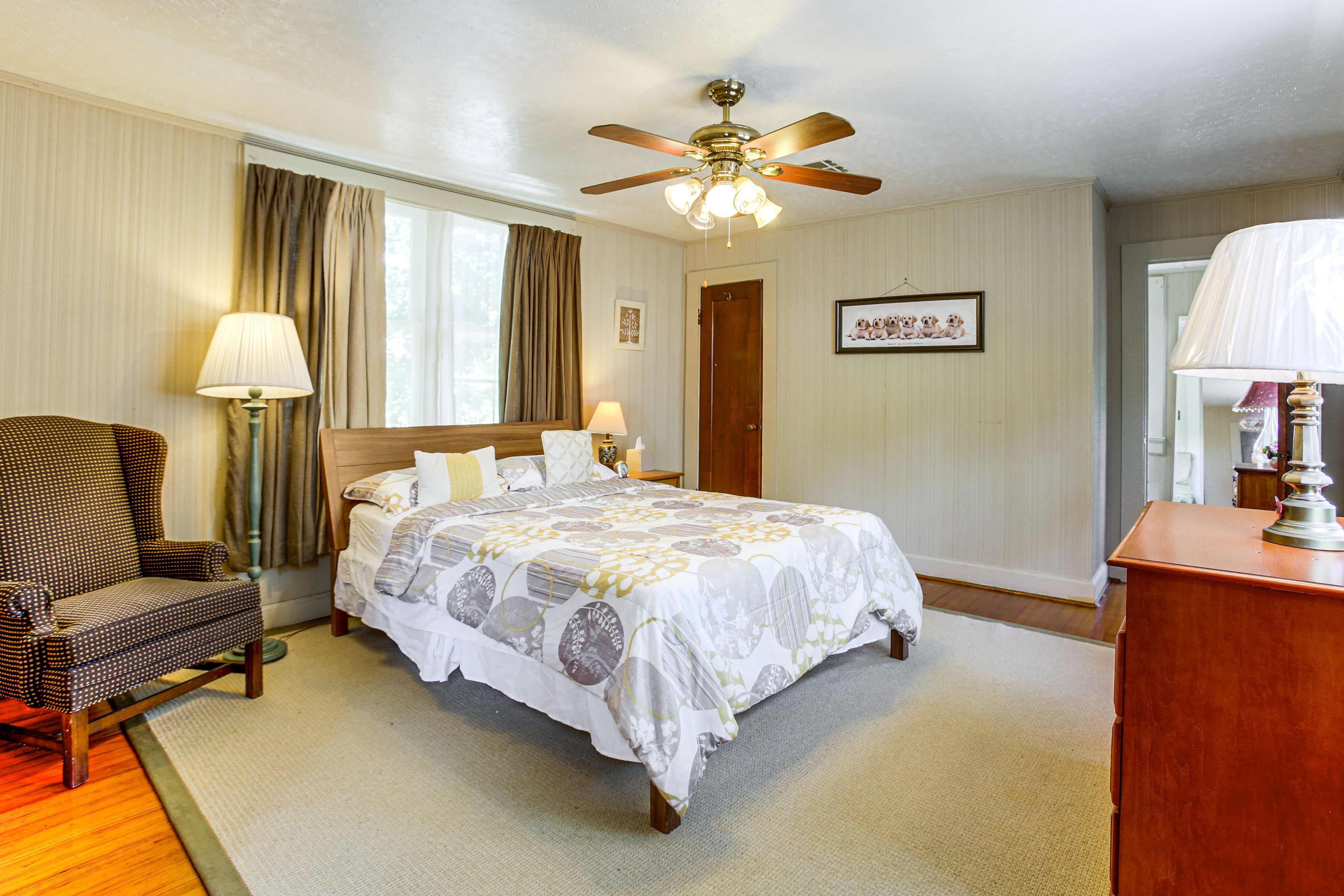 Bedroom 1 | 2nd Floor | Queen Bed