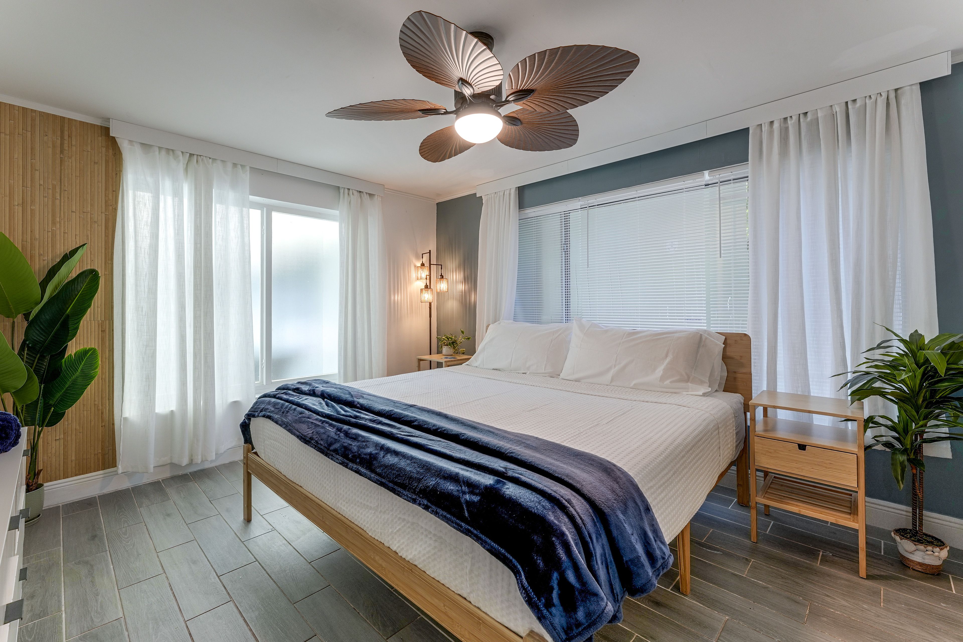Bedroom 1 | King Bed