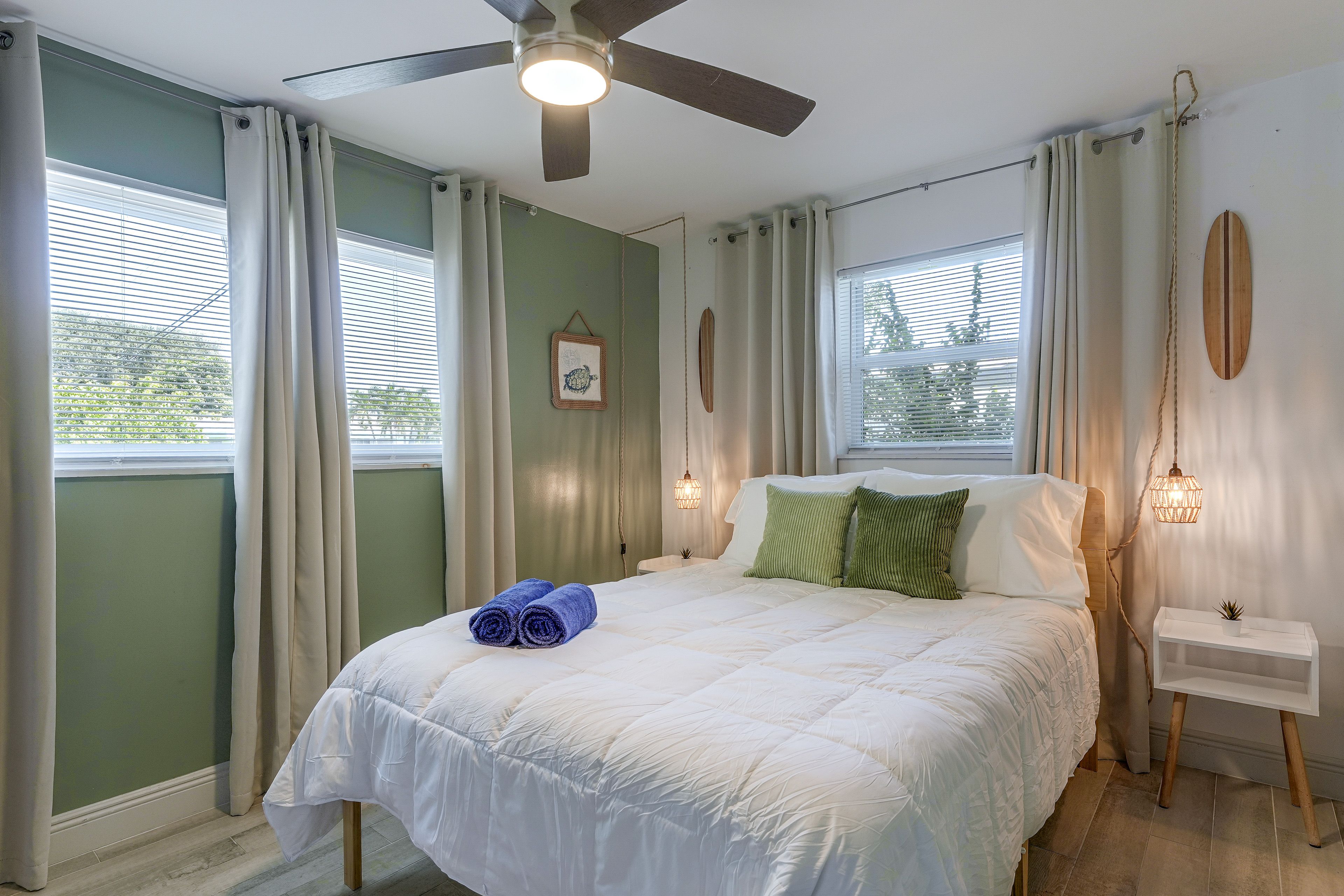 Bedroom 3 | Queen Bed