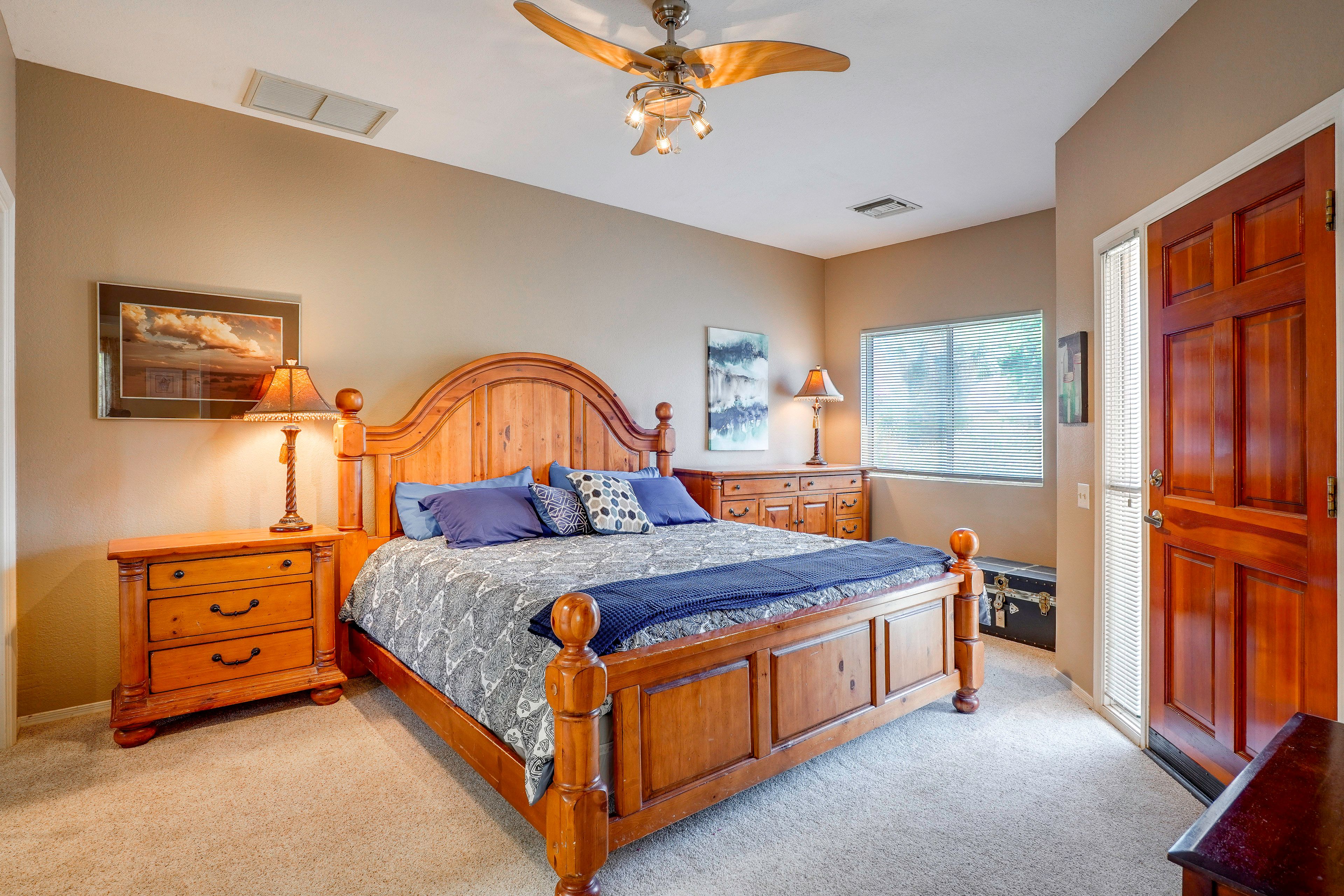 Bedroom | King Bed | Smart TV