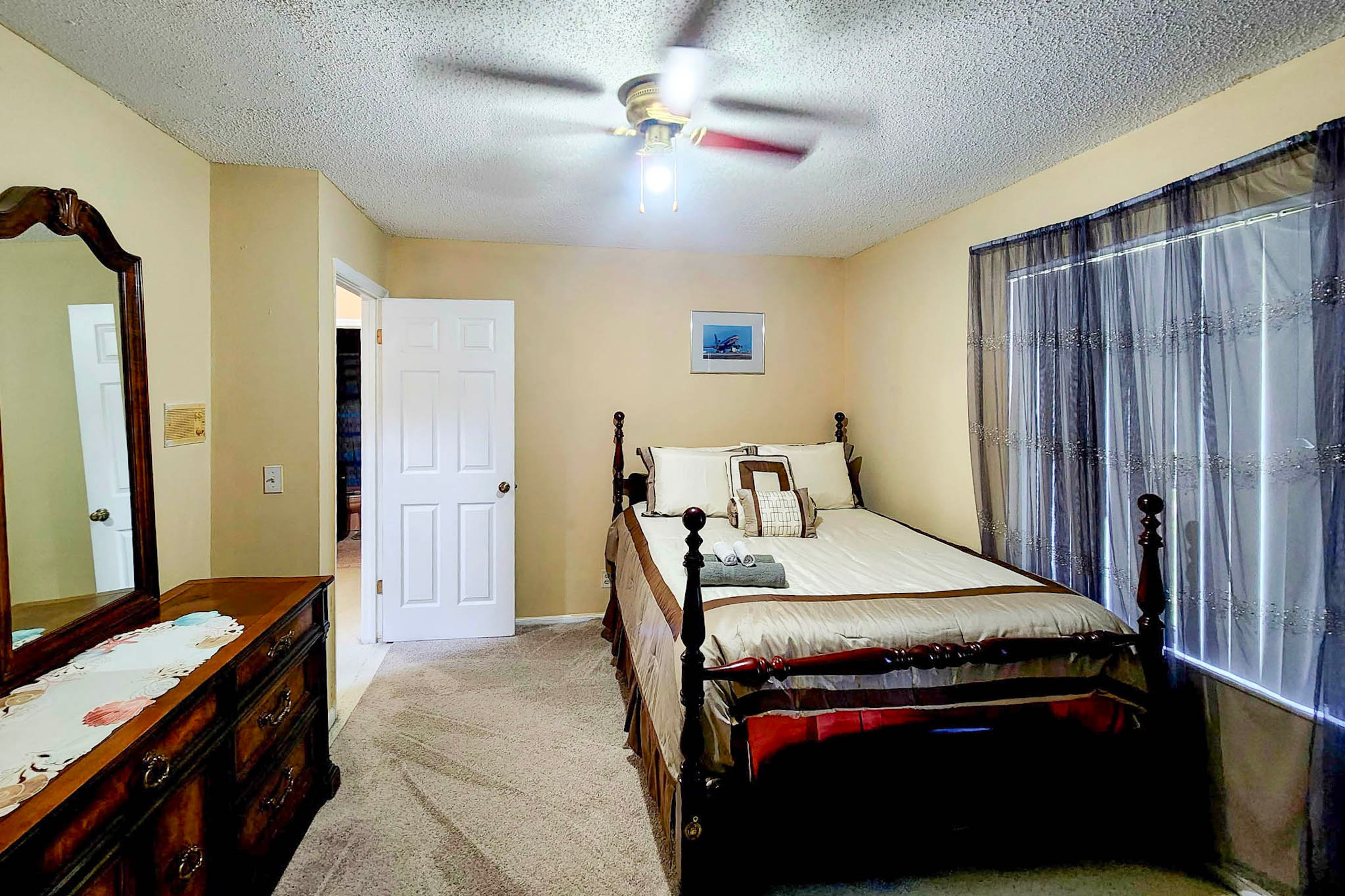 Bedroom | Full Bed