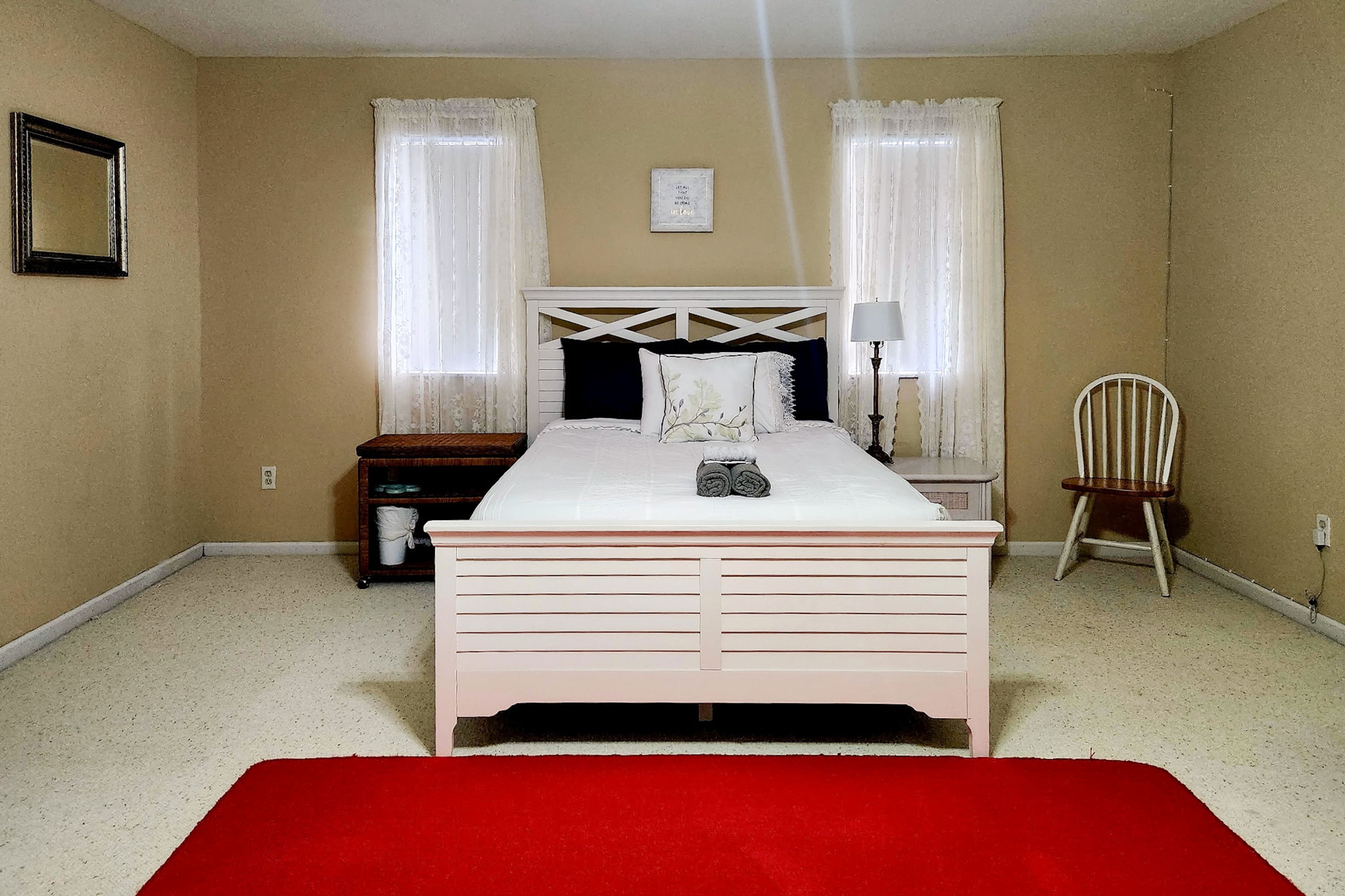 Bedroom | Queen Bed