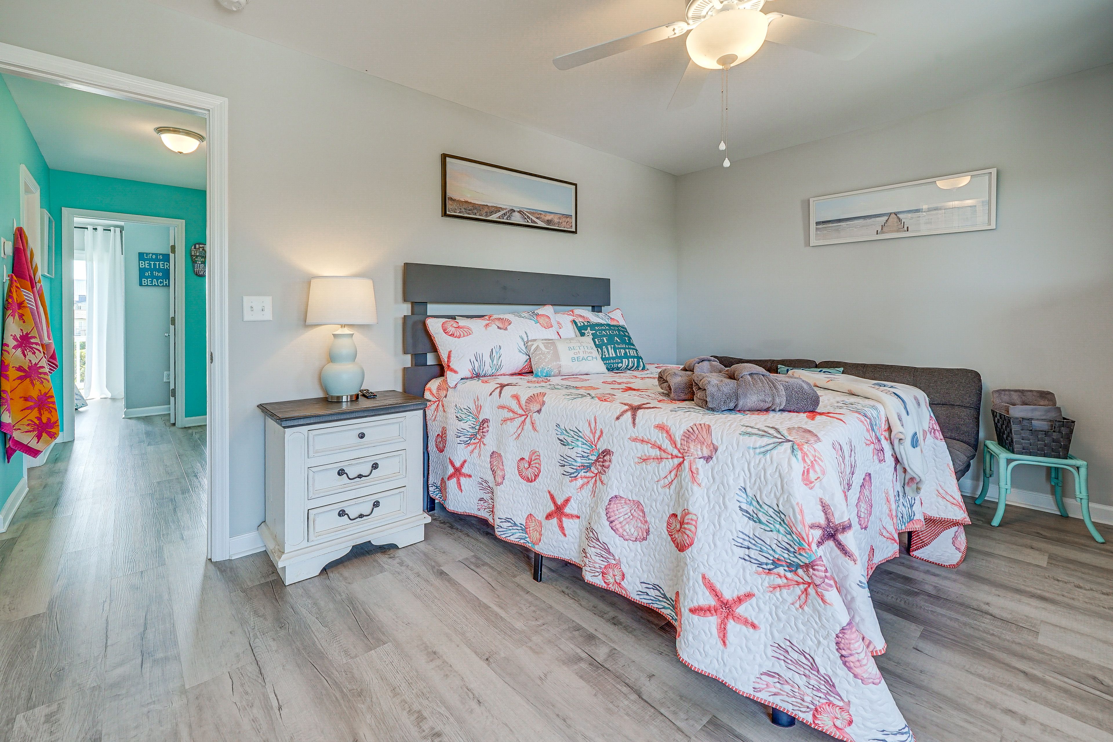 Bedroom | Queen Bed | Futon | Smart TV