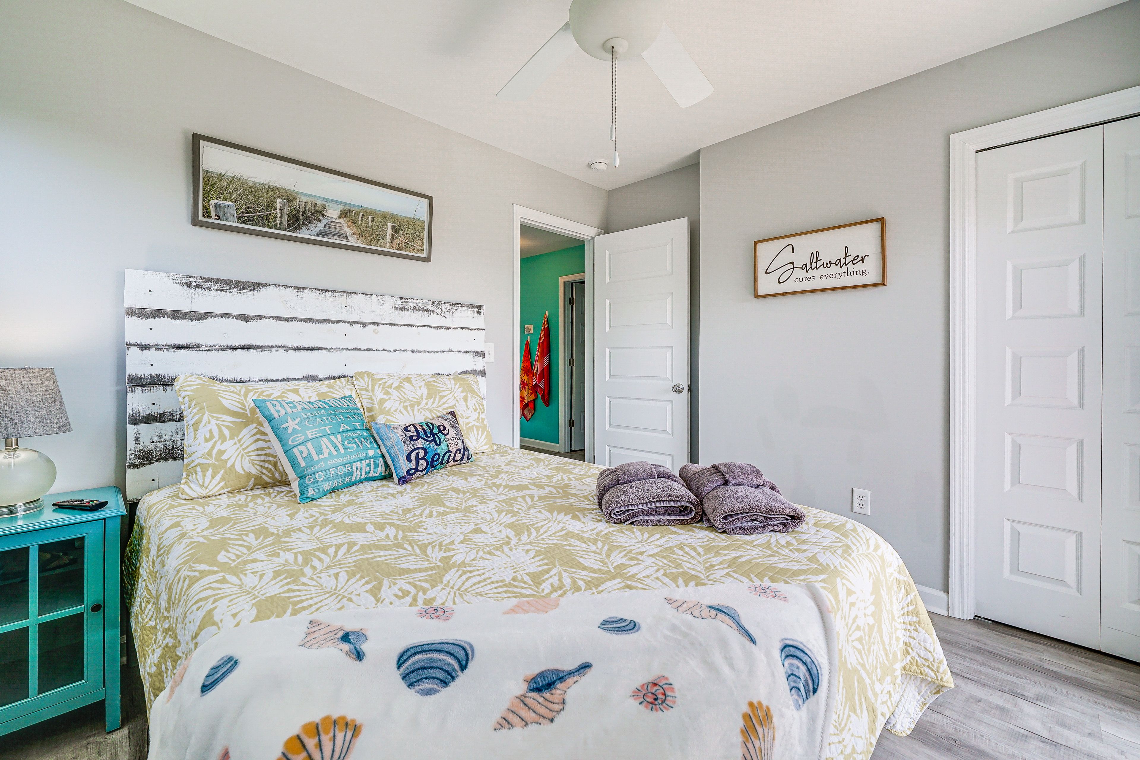 Bedroom | Queen Bed | Smart TV