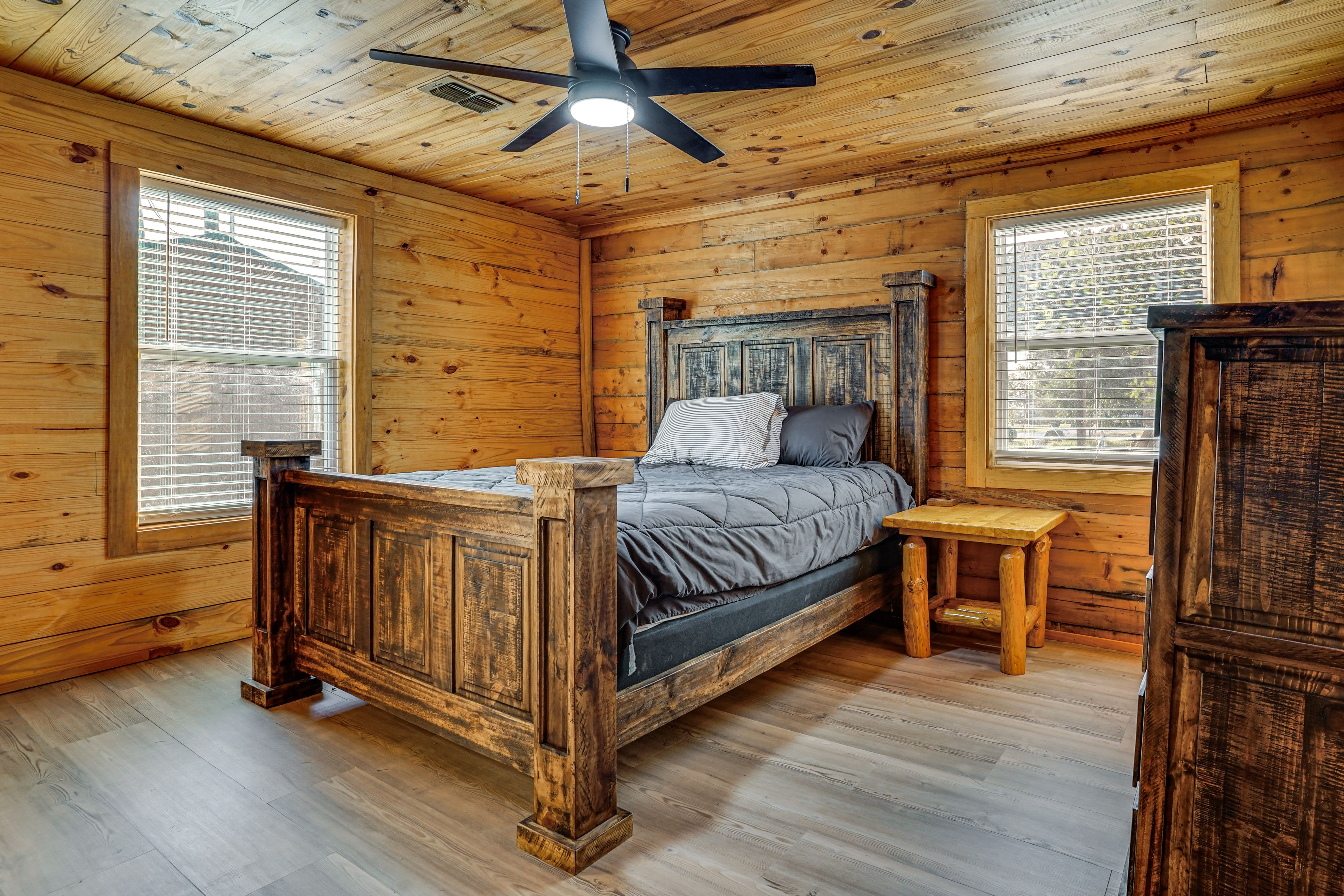 Bedroom | Queen Bed