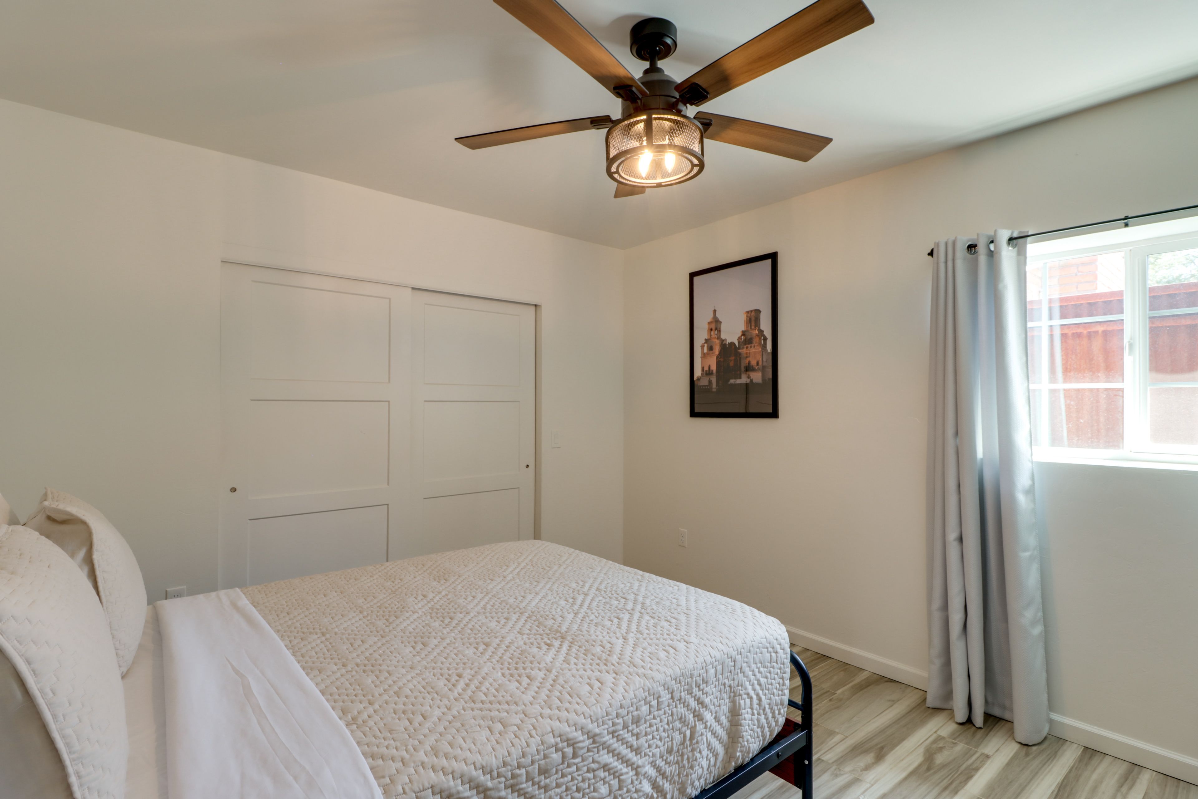 Bedroom | Queen Bed