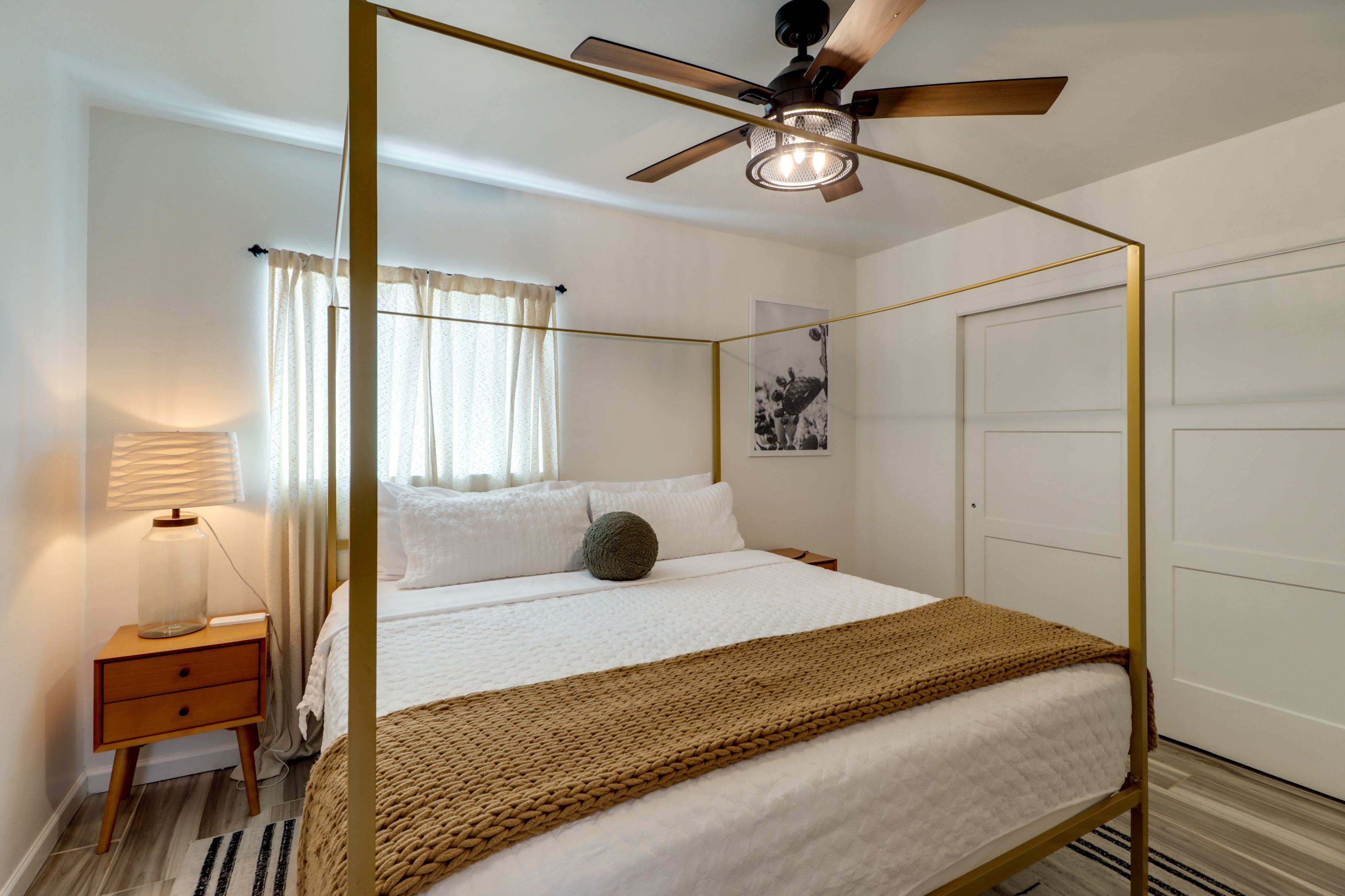 Bedroom | Queen Bed