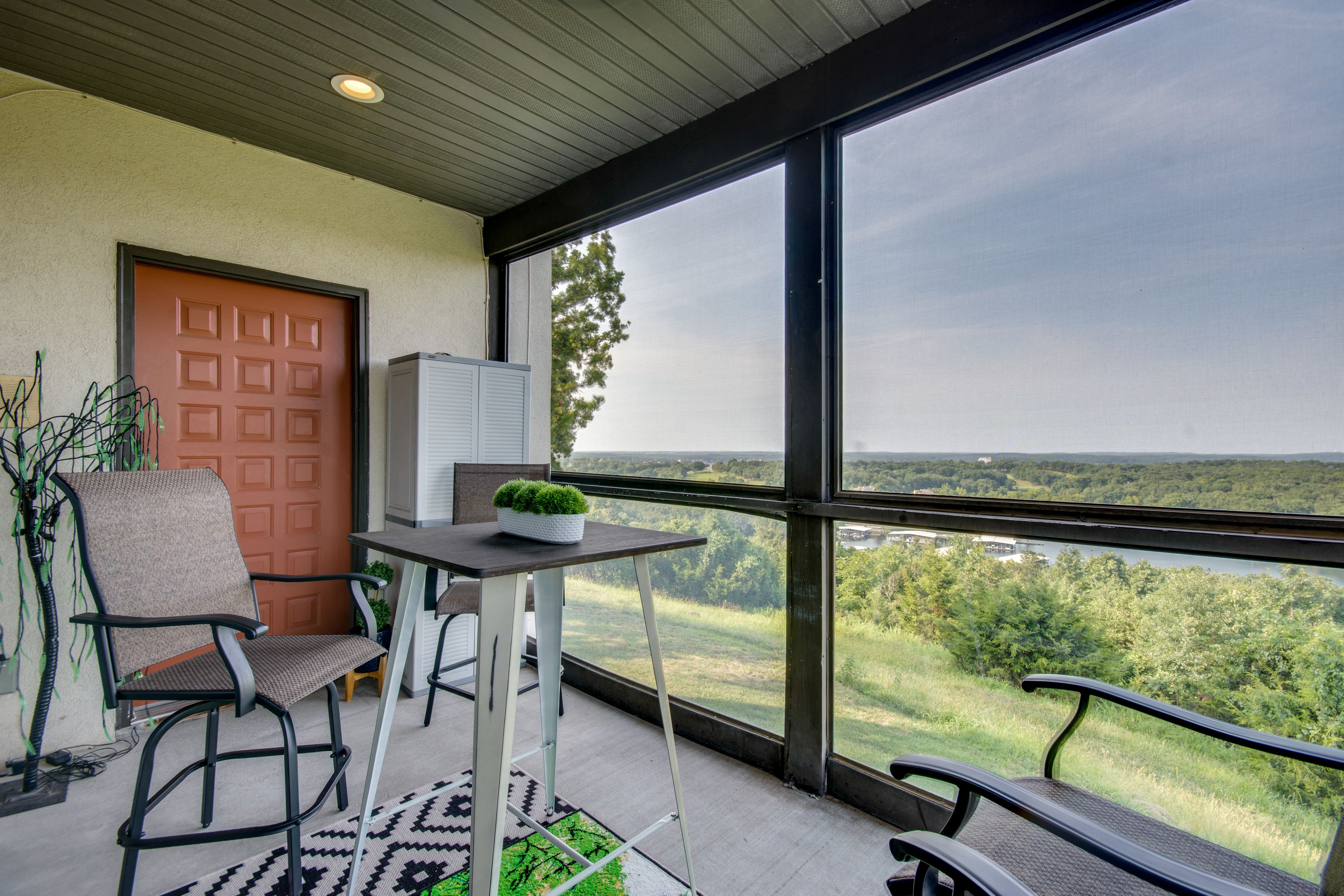 Screened-In Balcony