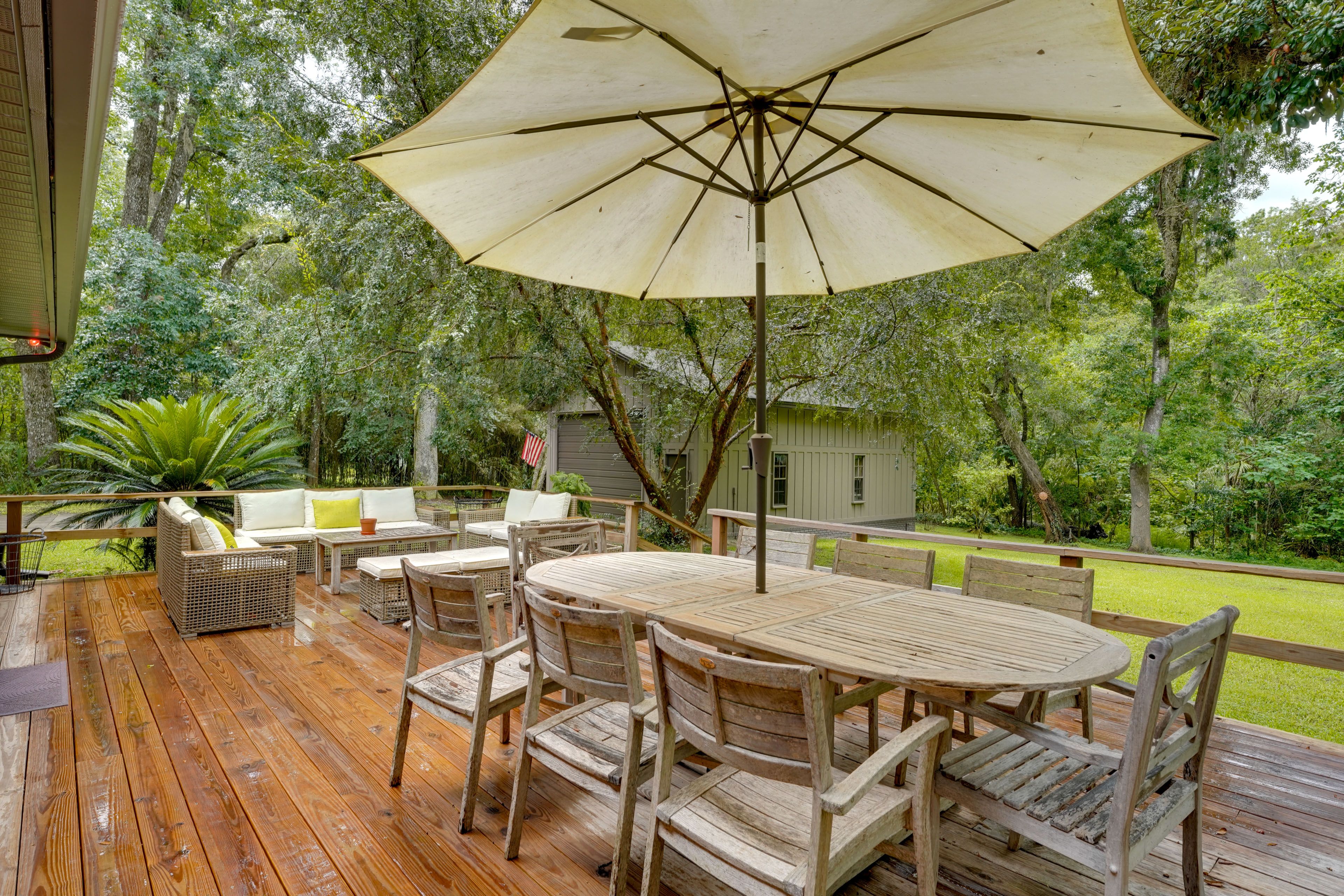 Silver Springs Vacation Rental | 4BR | 2.5BA | 3,000 Sq Ft | 3 Steps to Enter