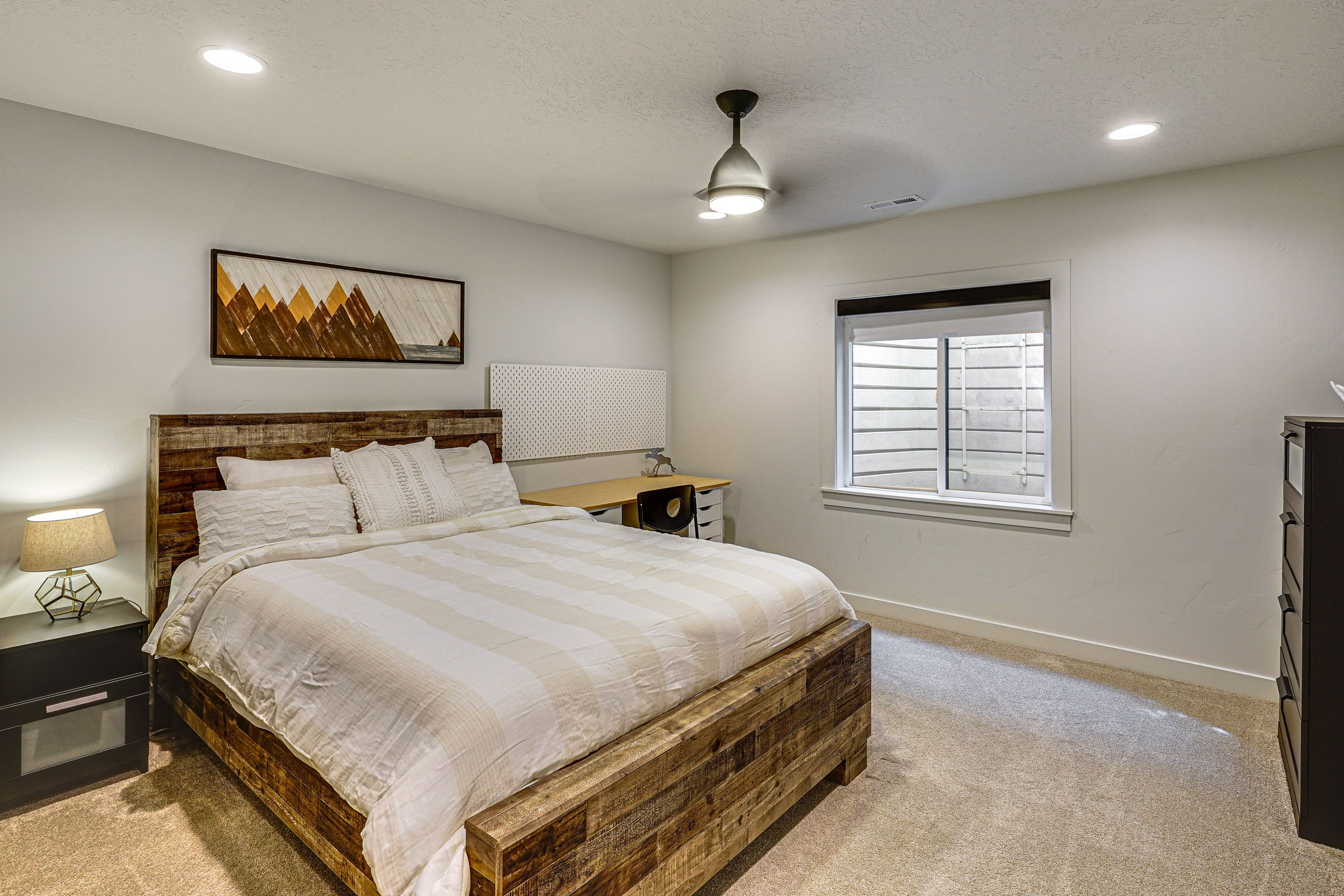 Bedroom 5 | Basement | Queen Bed