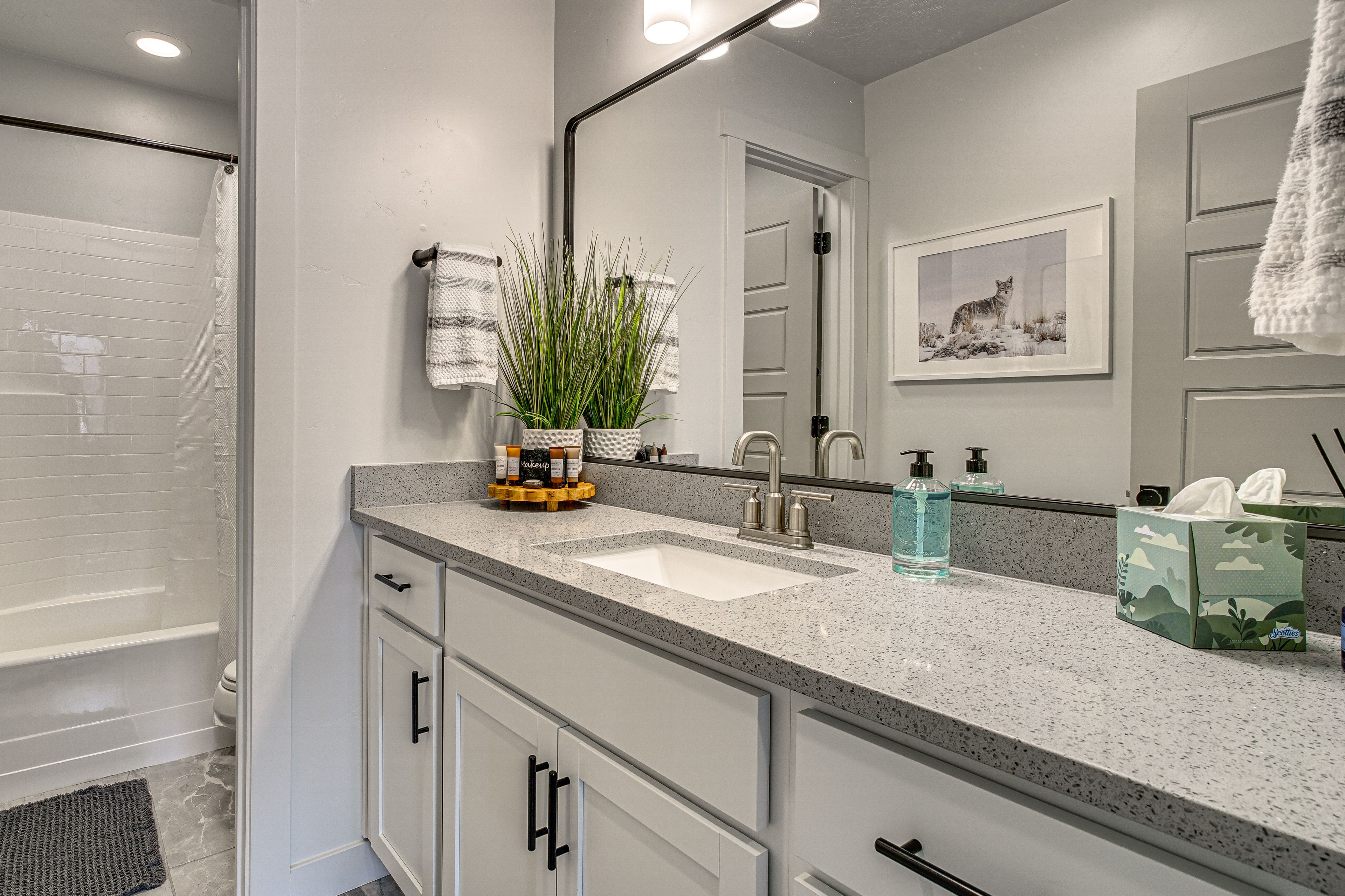 Full Bathroom | 2nd Floor