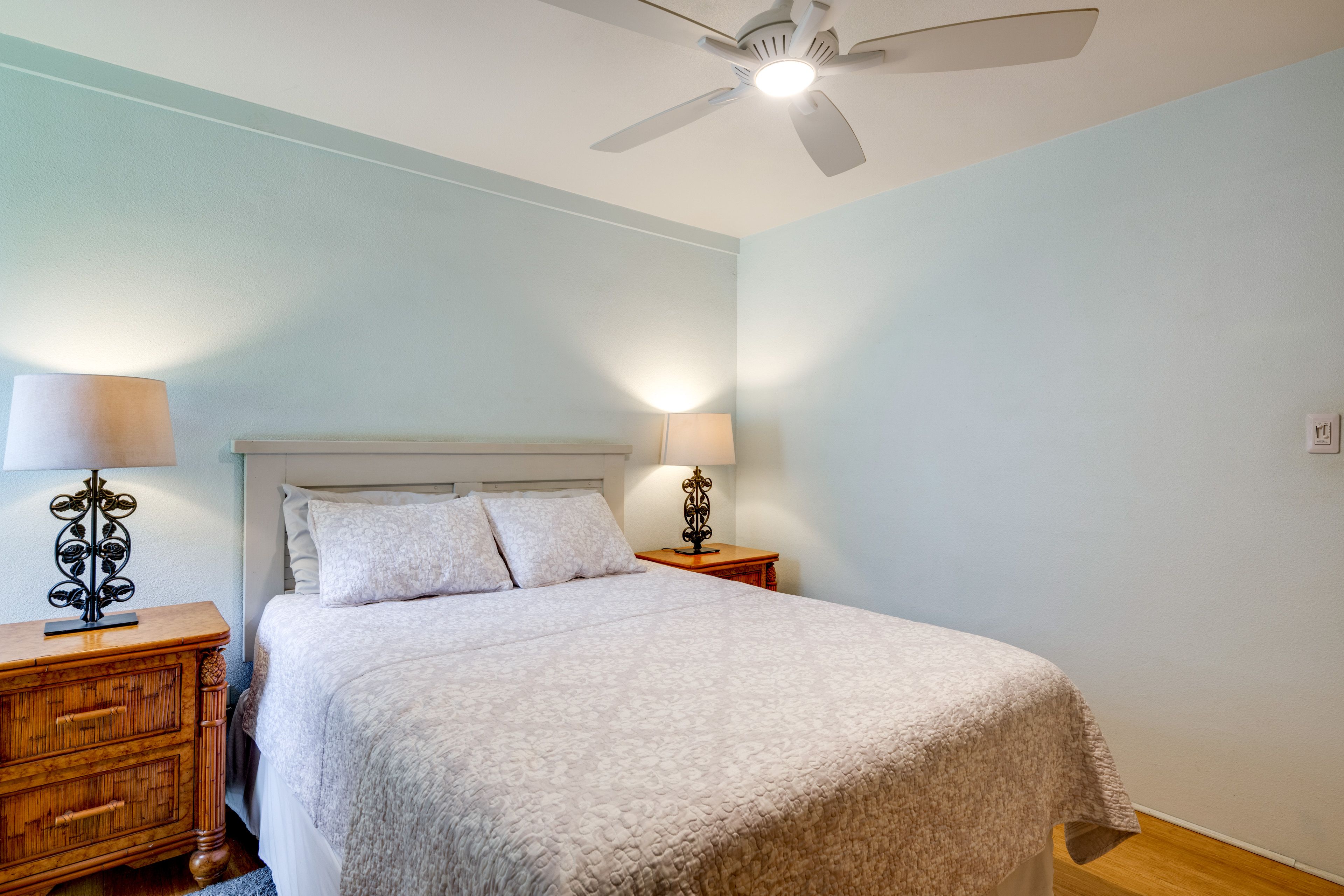 Bedroom 1 | Queen Bed