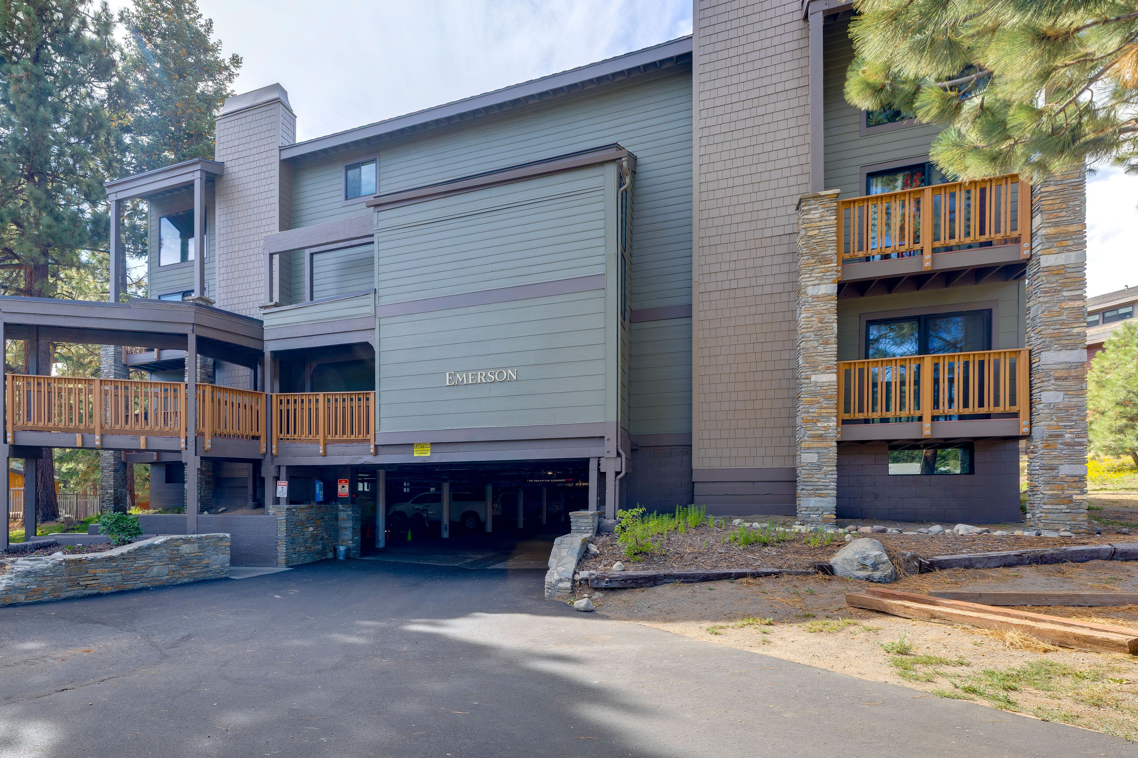 Parking | Community Garage (1 Vehicle) | Street Parking Available