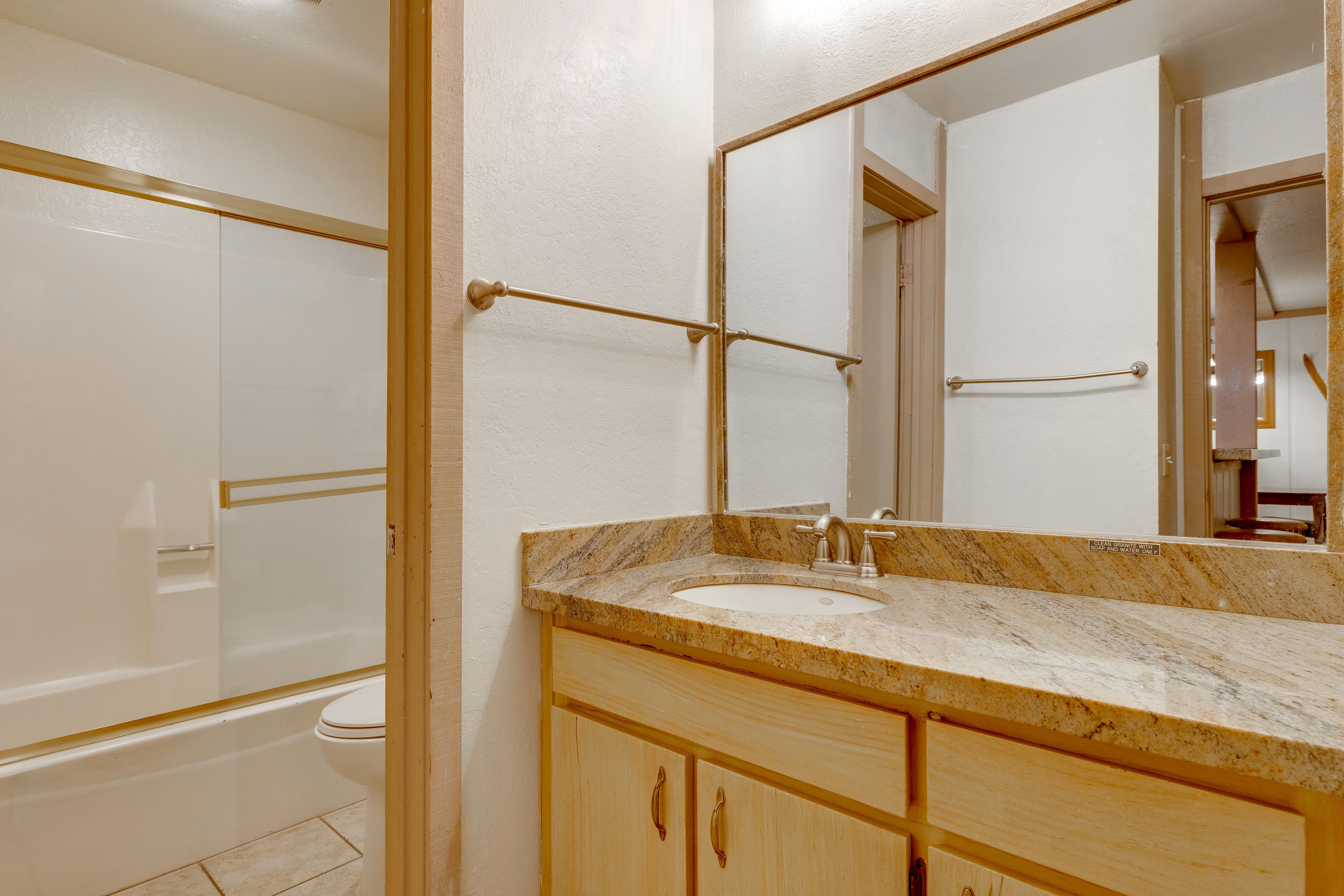 Full Bathroom | Towels & Linens Provided