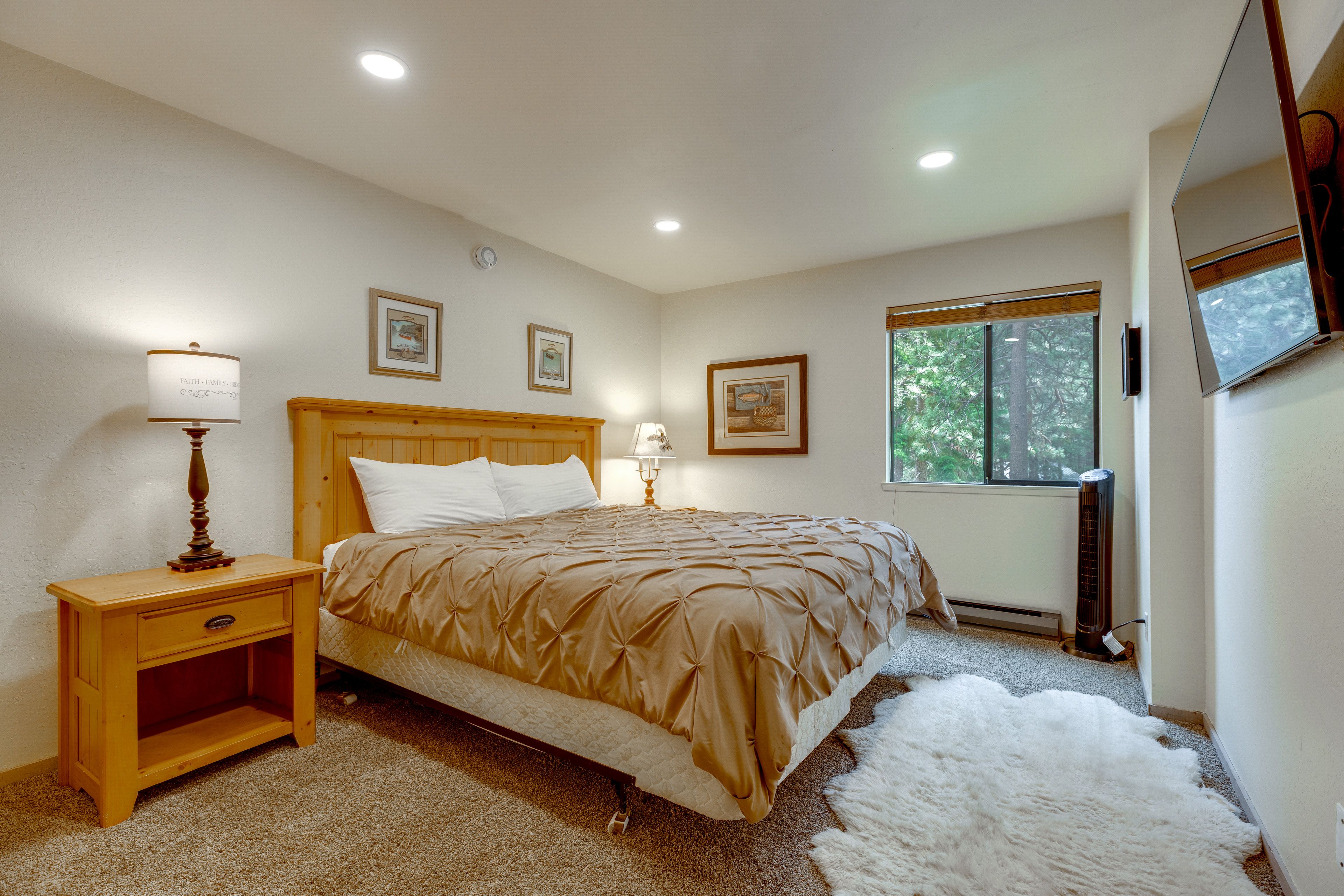 Bedroom | King Bed