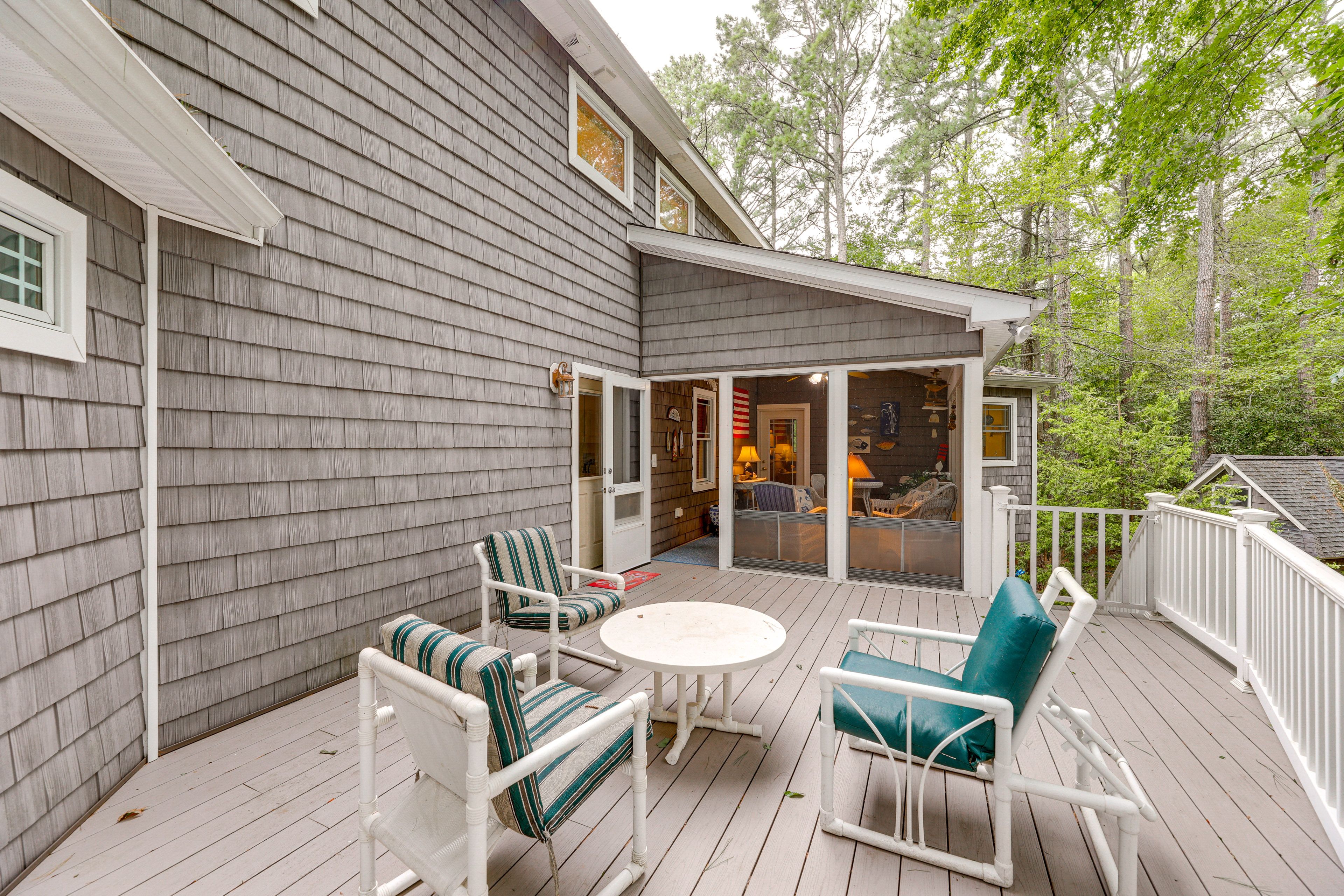 Deck | 2nd Floor