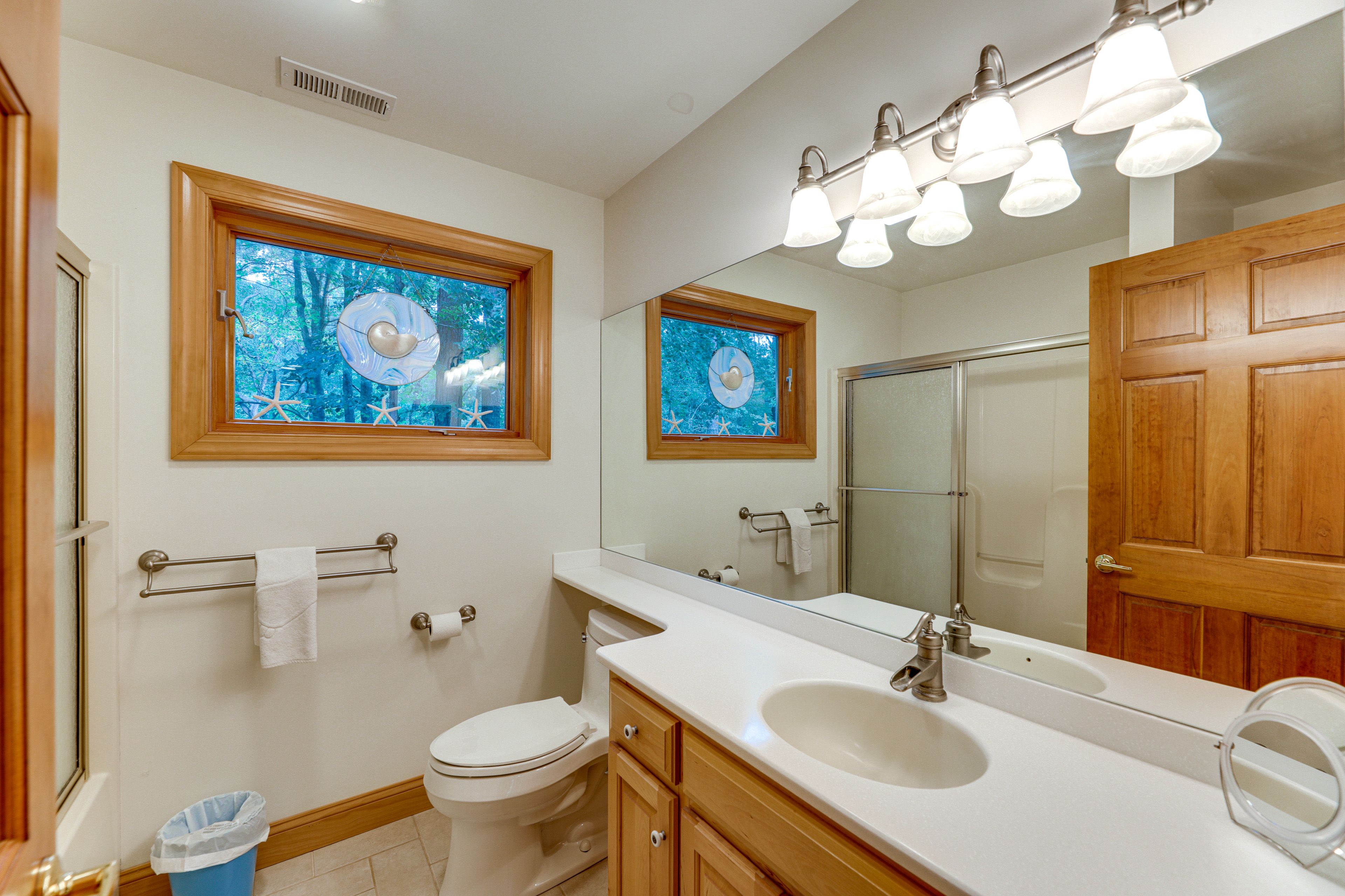 Bathroom | 3rd Floor