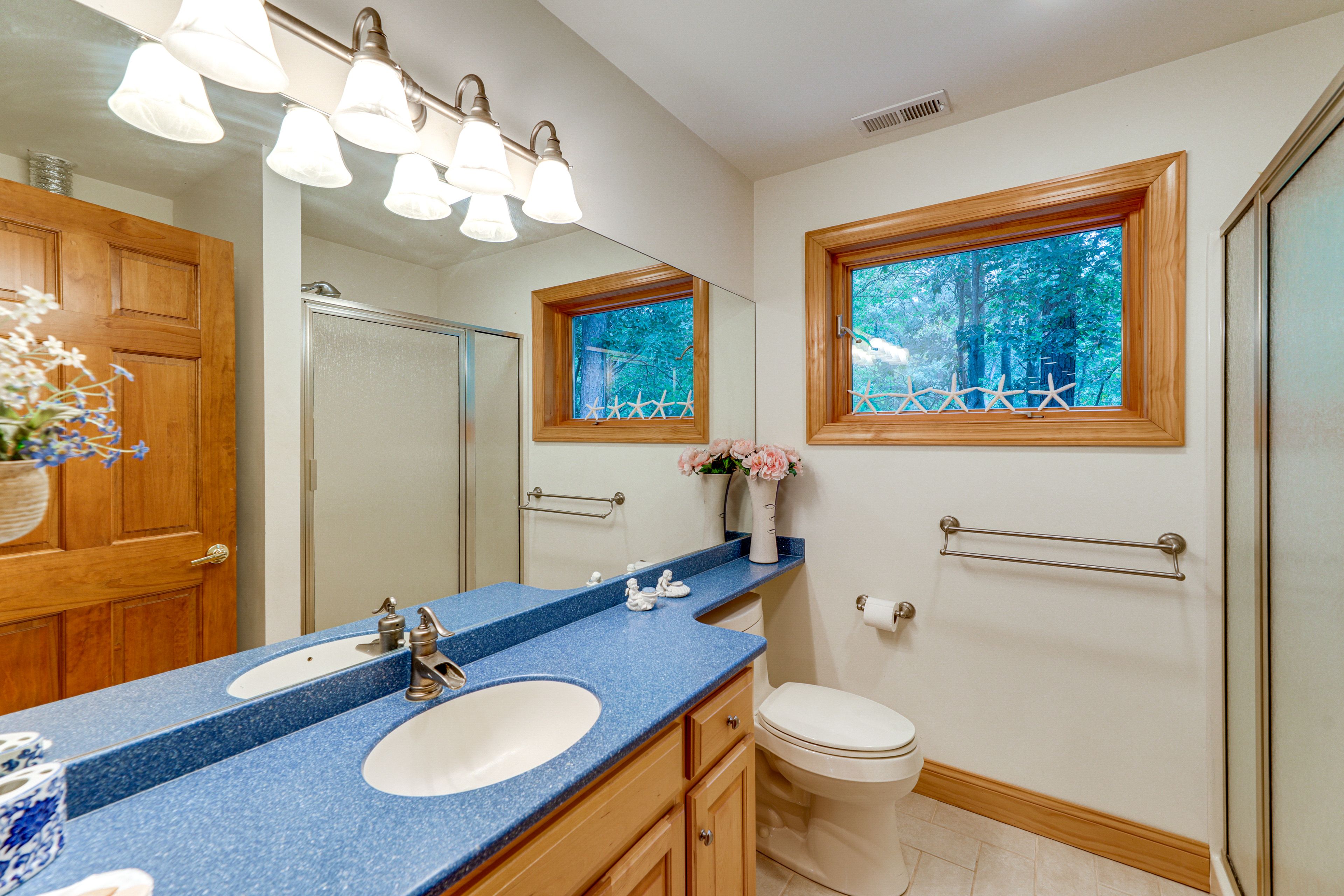 Bathroom | 3rd Floor