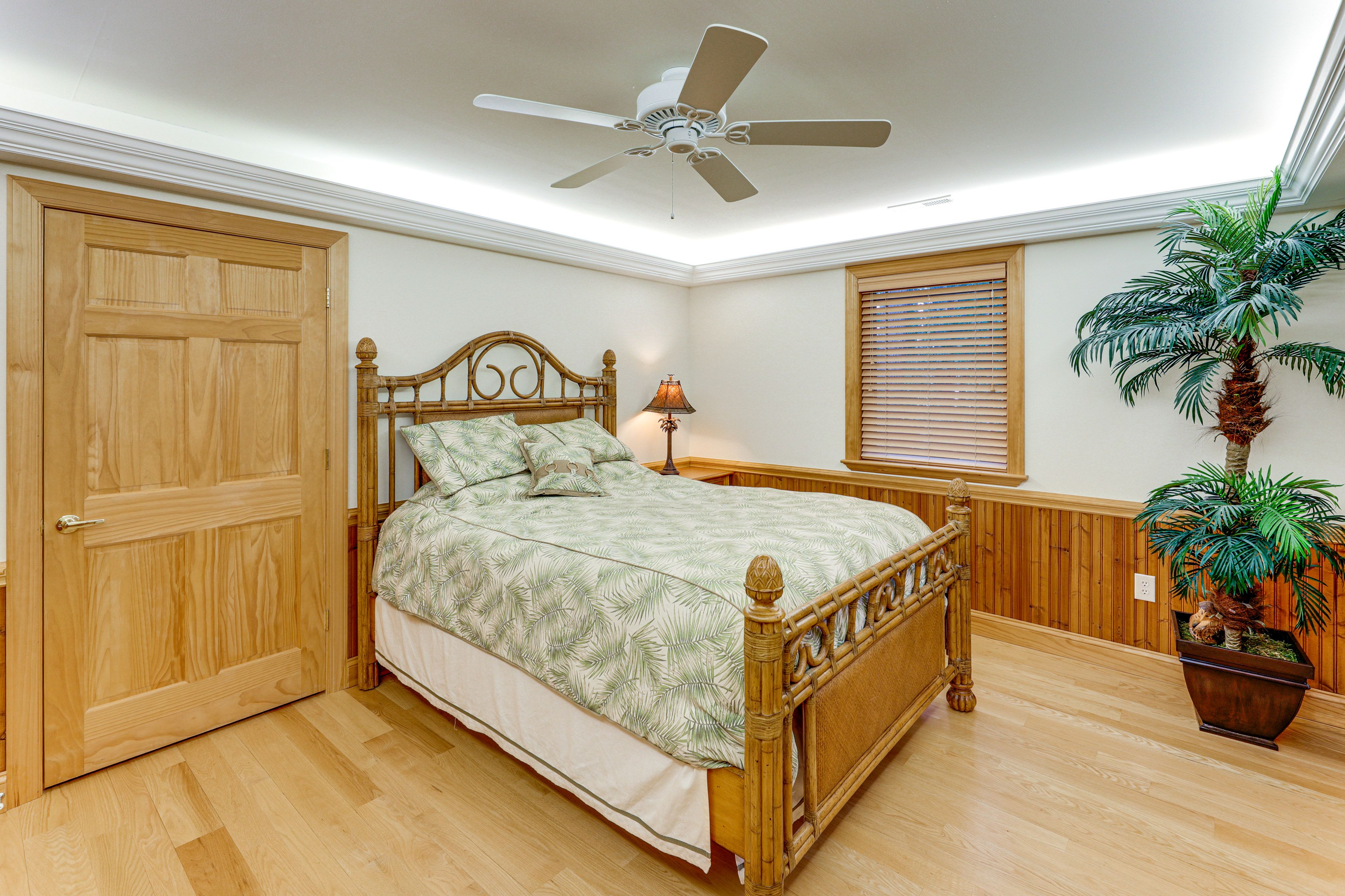 Bedroom 5 | Queen Bed | 3rd Floor