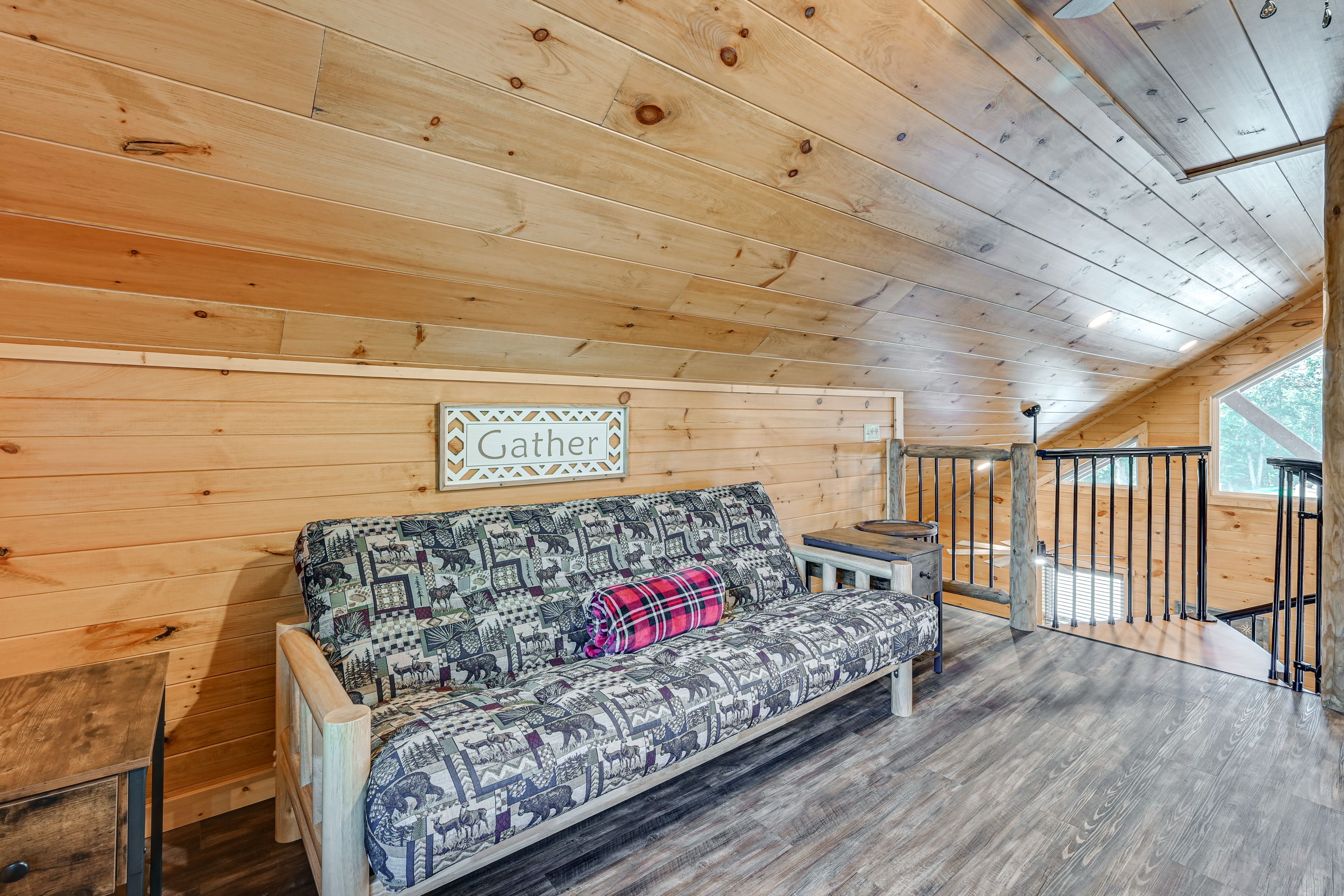 Loft | Queen Futon