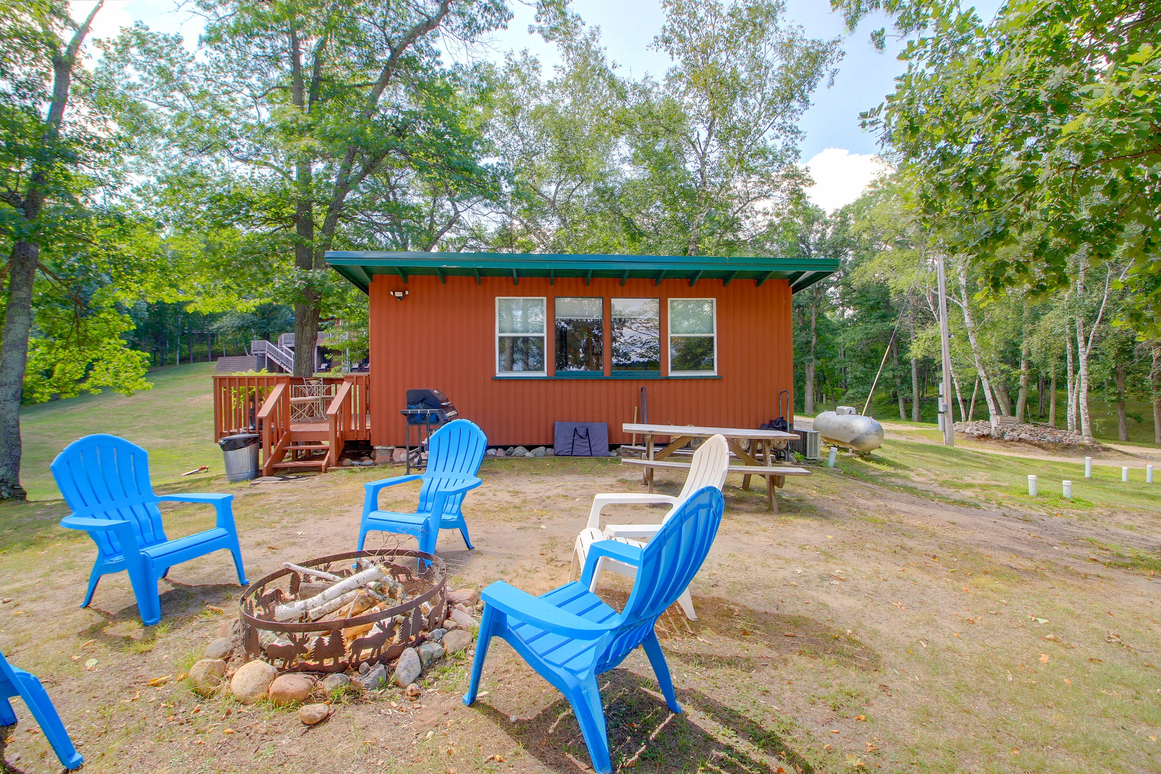 Cabin Exterior | Fire Pit | Grill