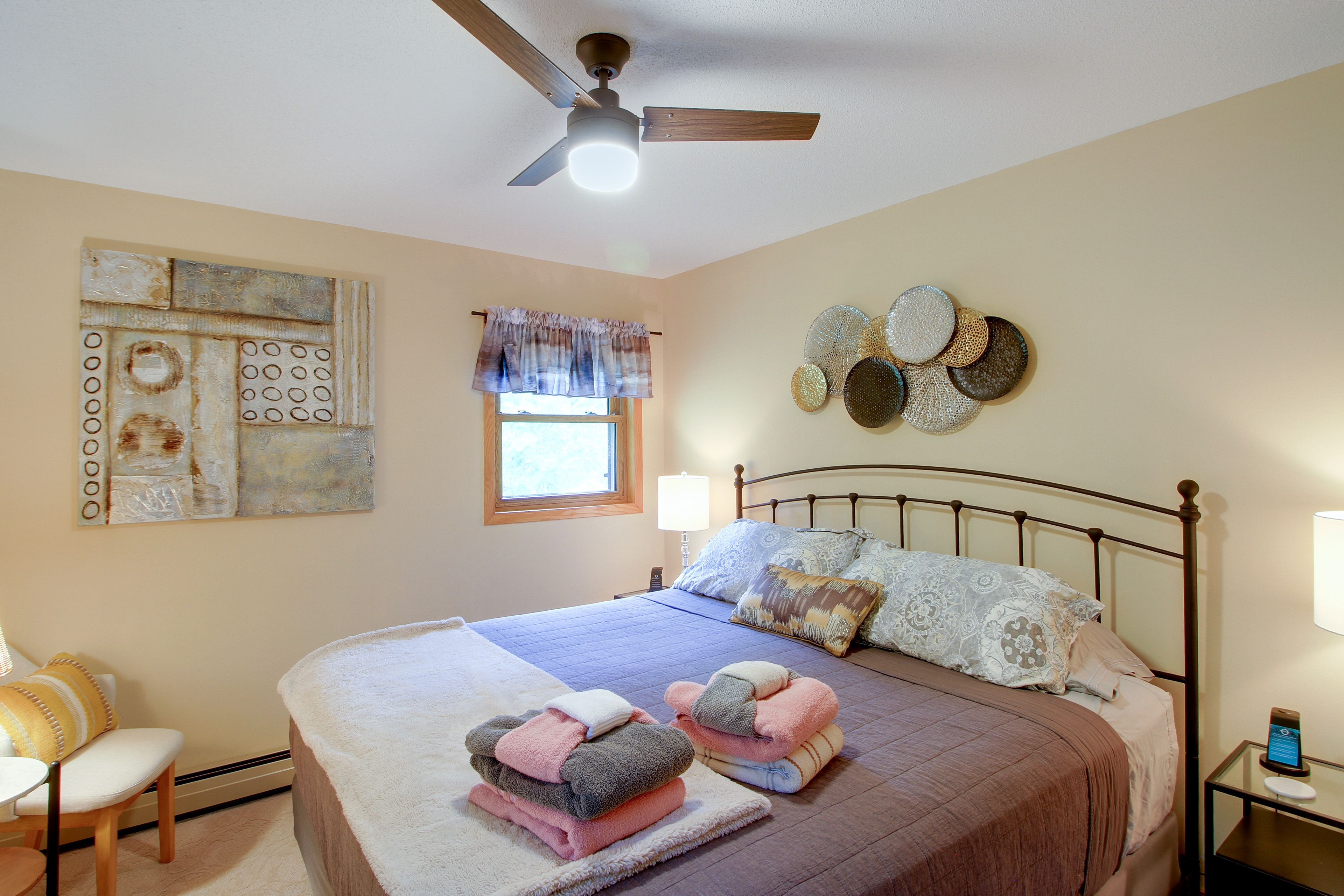 Bedroom 2 | Queen Bed