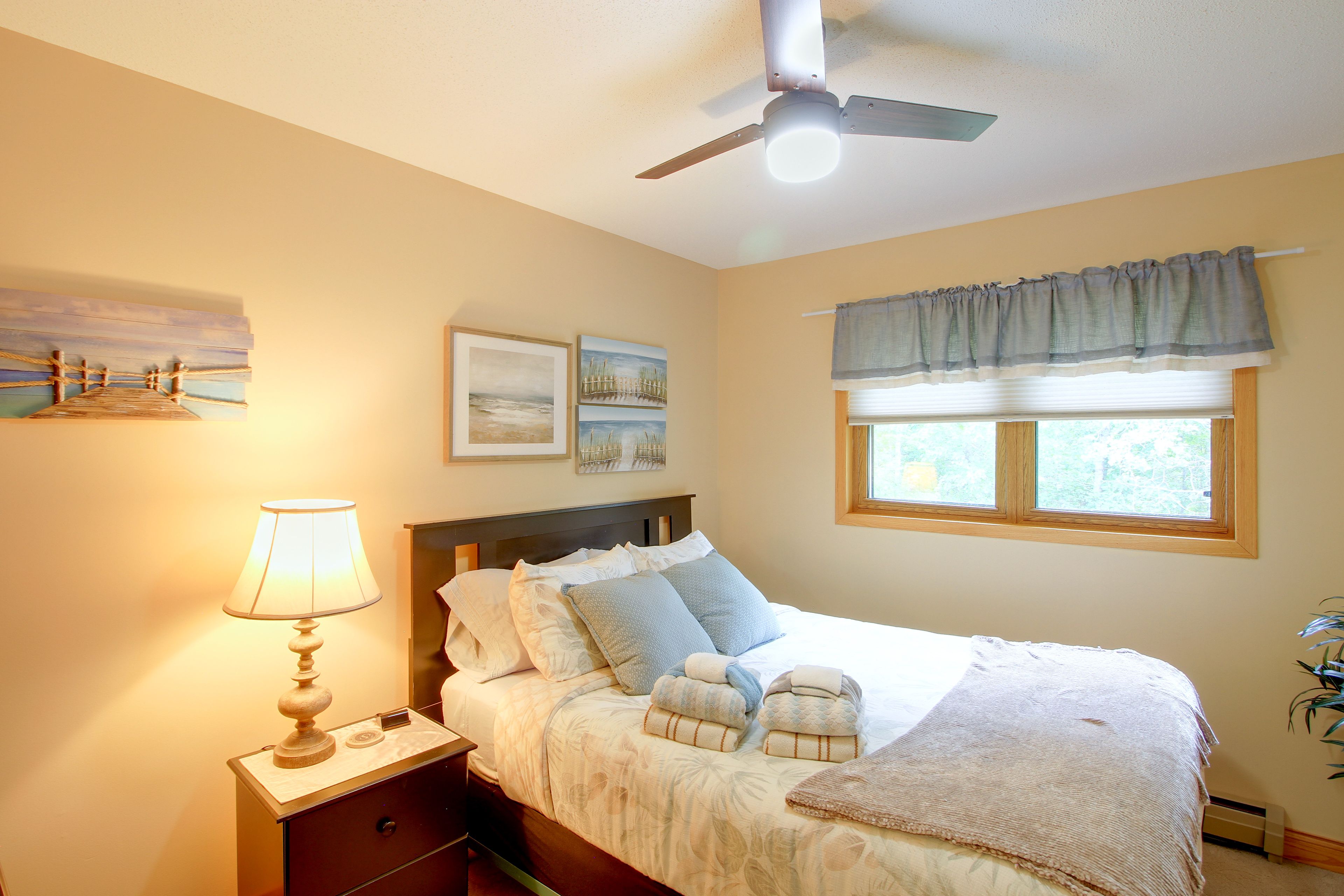 Bedroom 3 | Queen Bed